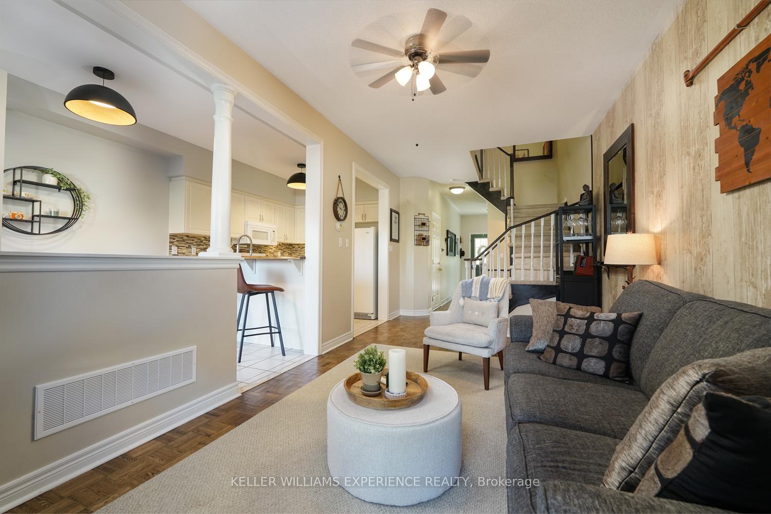 Photo 6 of Unit 2, 1087 Brook Gardens Marsh, Newmarket, Huron Heights-Leslie Valley — HOMEH