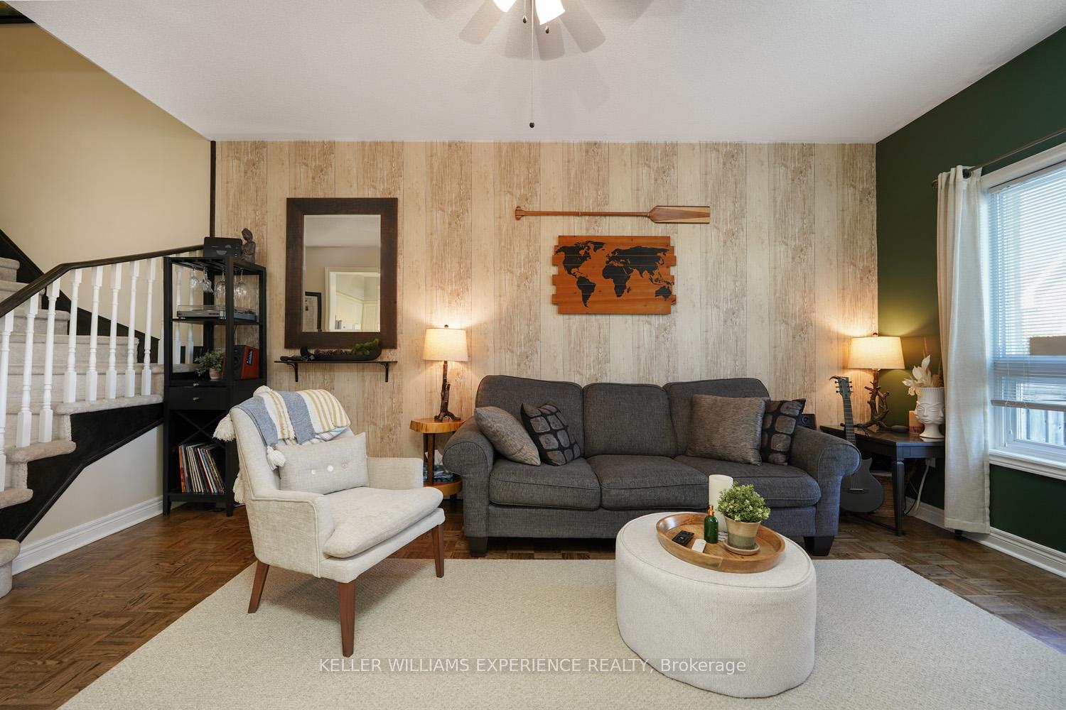 Photo 7 of Unit 2, 1087 Brook Gardens Marsh, Newmarket, Huron Heights-Leslie Valley — HOMEH