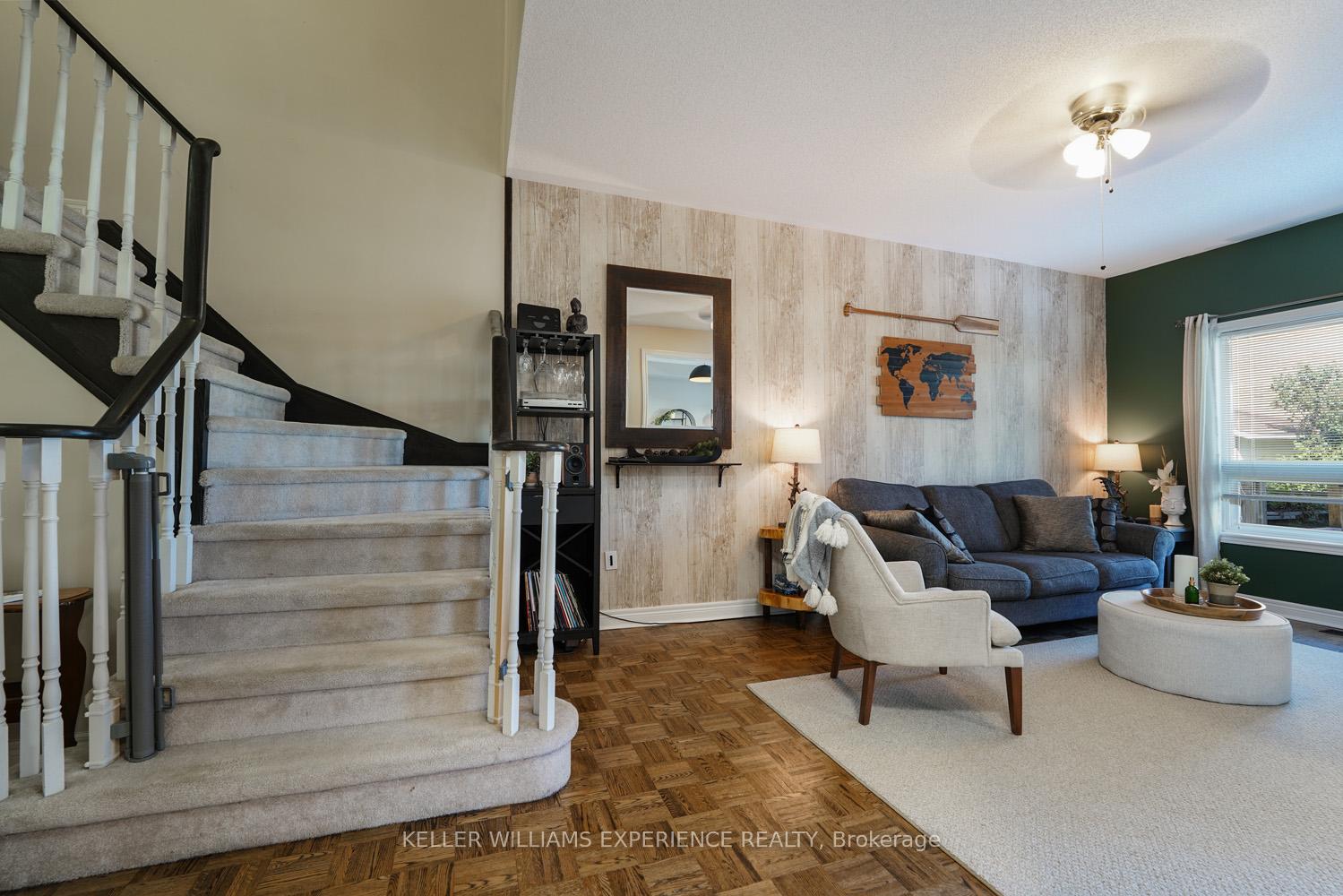 Photo 8 of Unit 2, 1087 Brook Gardens Marsh, Newmarket, Huron Heights-Leslie Valley — HOMEH