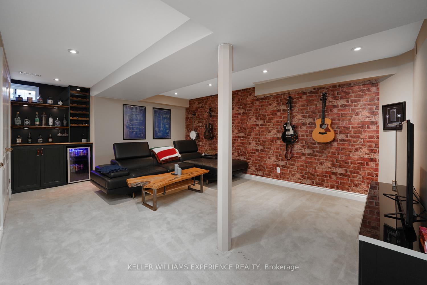 Photo 14 of Unit 2, 1087 Brook Gardens Marsh, Newmarket, Huron Heights-Leslie Valley — HOMEH