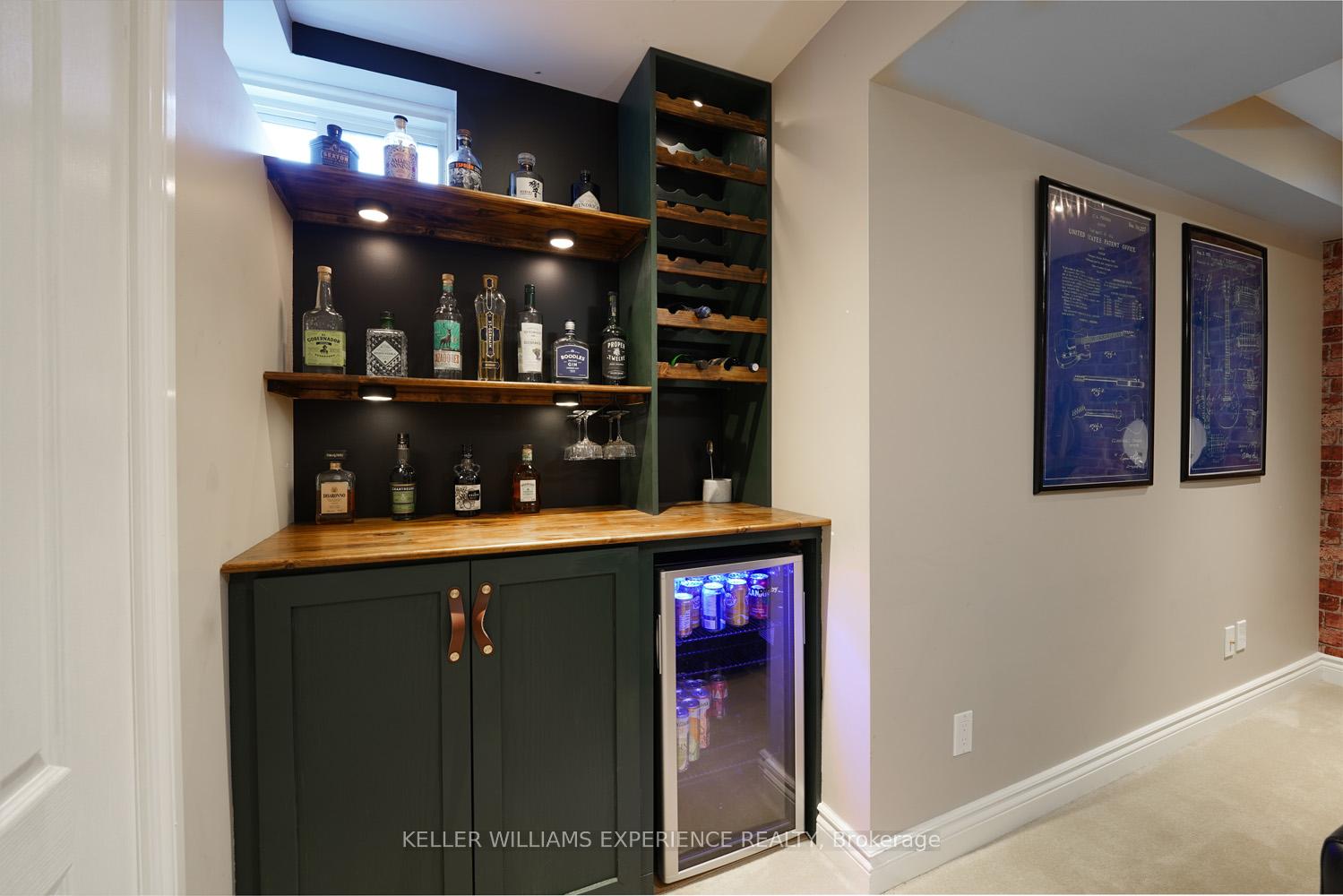 Photo 15 of Unit 2, 1087 Brook Gardens Marsh, Newmarket, Huron Heights-Leslie Valley — HOMEH