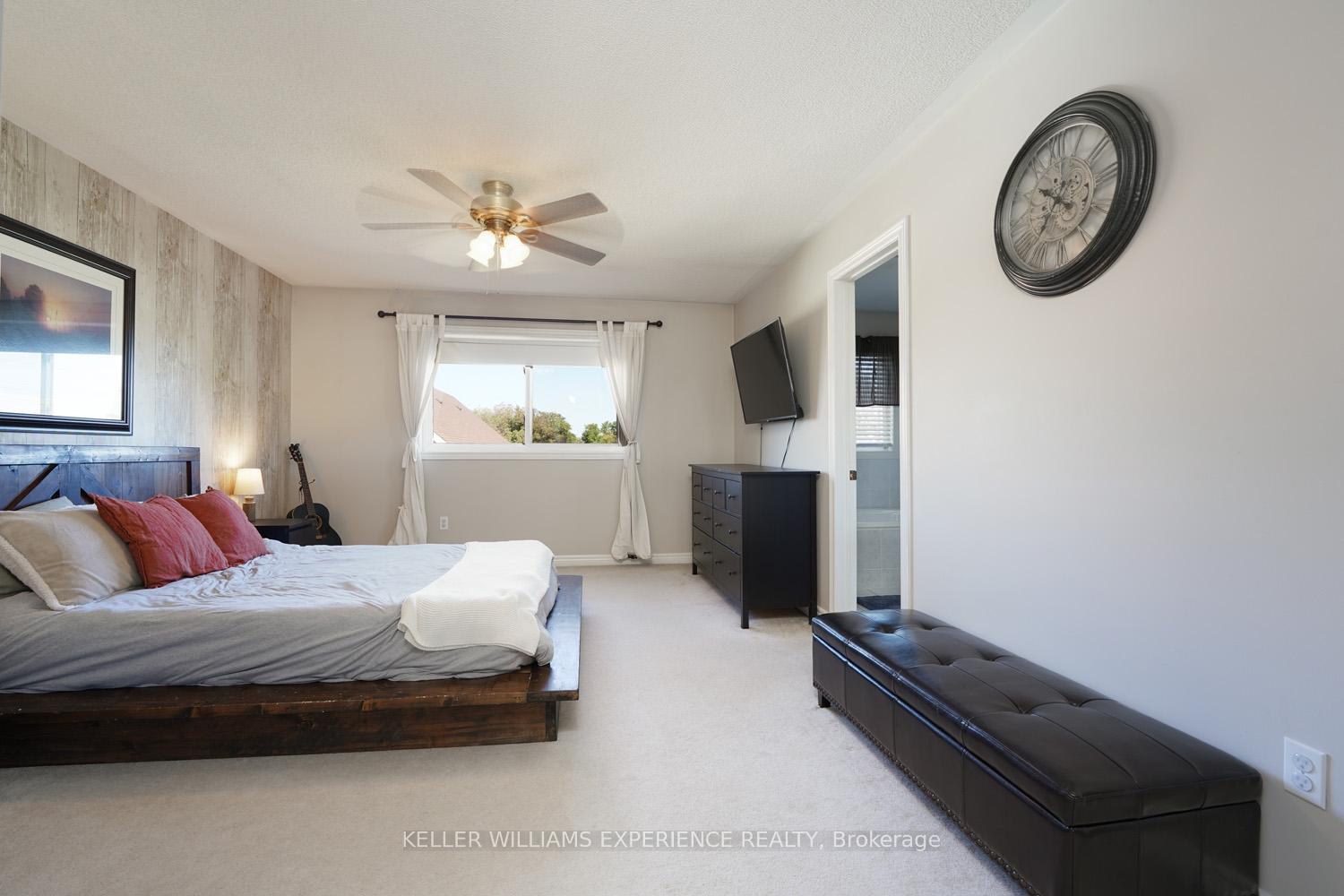 Photo 17 of Unit 2, 1087 Brook Gardens Marsh, Newmarket, Huron Heights-Leslie Valley — HOMEH