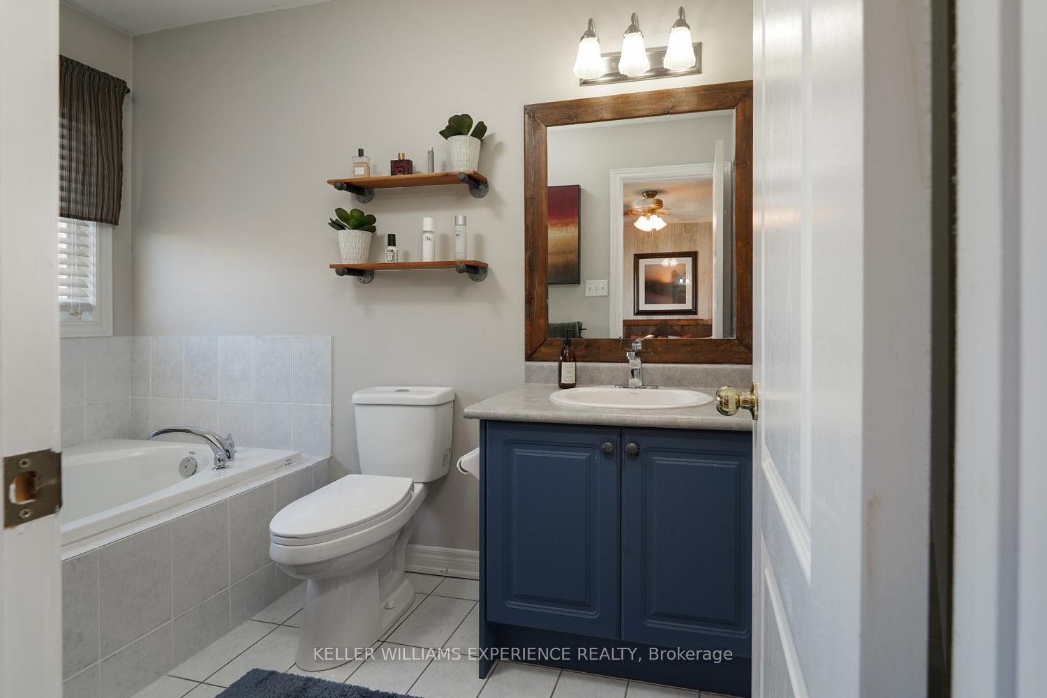Photo 18 of Unit 2, 1087 Brook Gardens Marsh, Newmarket, Huron Heights-Leslie Valley — HOMEH