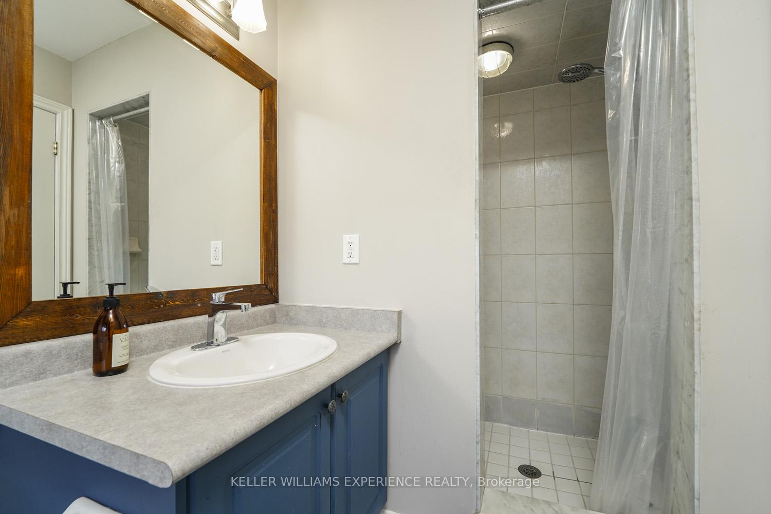 Photo 19 of Unit 2, 1087 Brook Gardens Marsh, Newmarket, Huron Heights-Leslie Valley — HOMEH