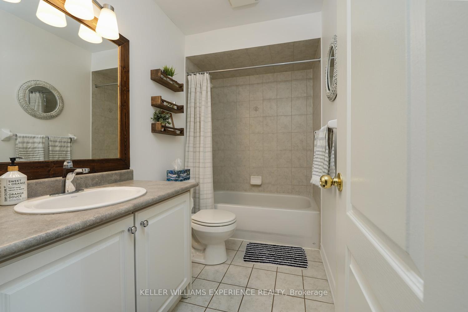 Photo 22 of Unit 2, 1087 Brook Gardens Marsh, Newmarket, Huron Heights-Leslie Valley — HOMEH