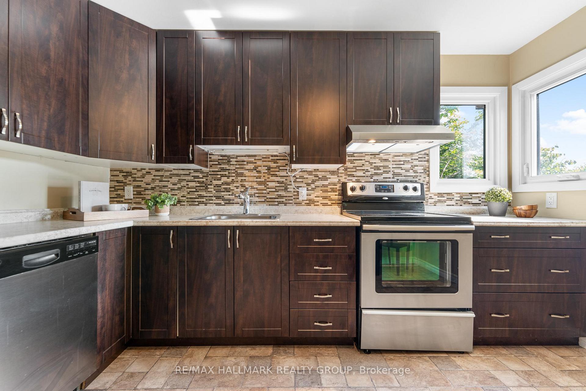 Photo 4 of 1771 Meadowbrook Road, Ottawa, Pineview — HOMEH
