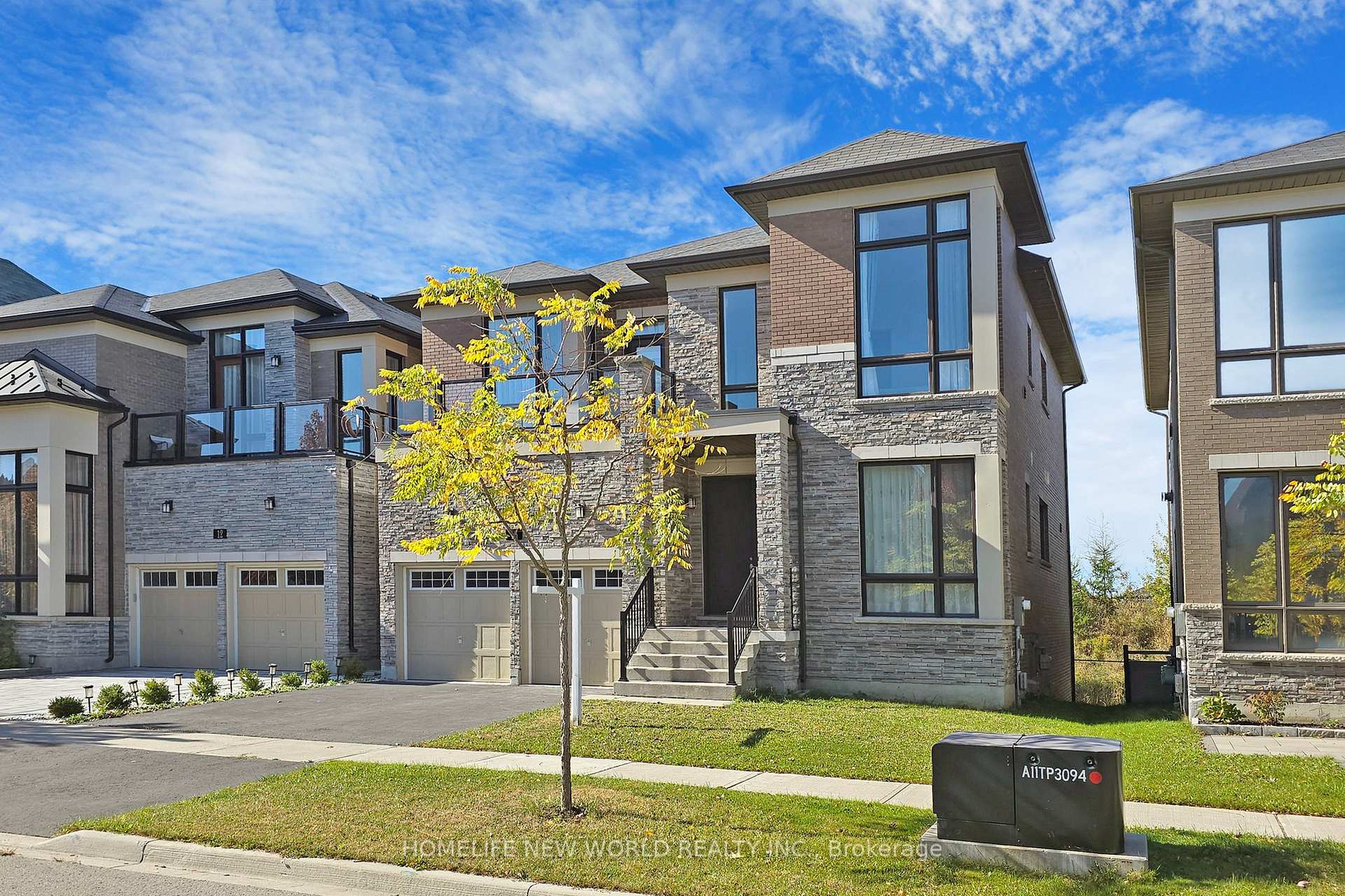 Photo 2 of 16 Scrivener Drive, Aurora, Rural Aurora — HOMEH