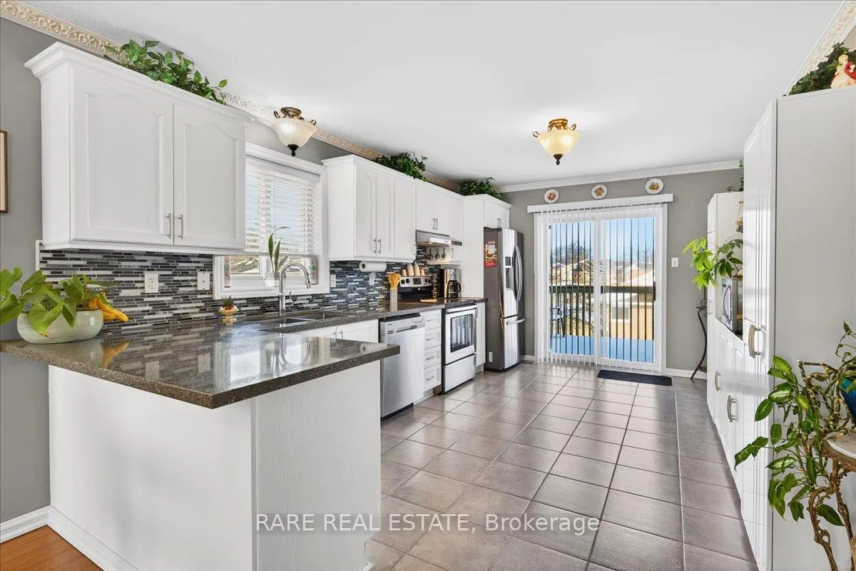 Photo 11 of 220 Livingstone Street E, Barrie, Little Lake — HOMEH