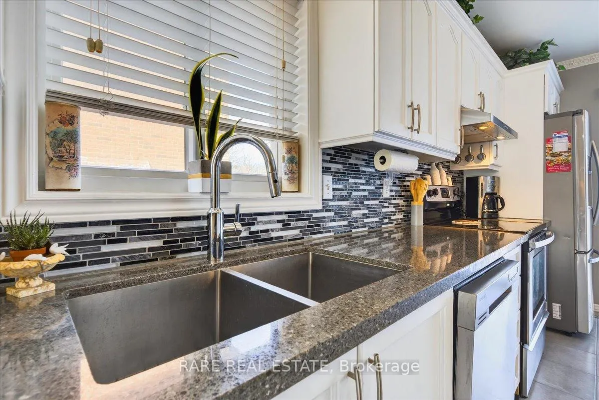 Photo 12 of 220 Livingstone Street E, Barrie, Little Lake — HOMEH
