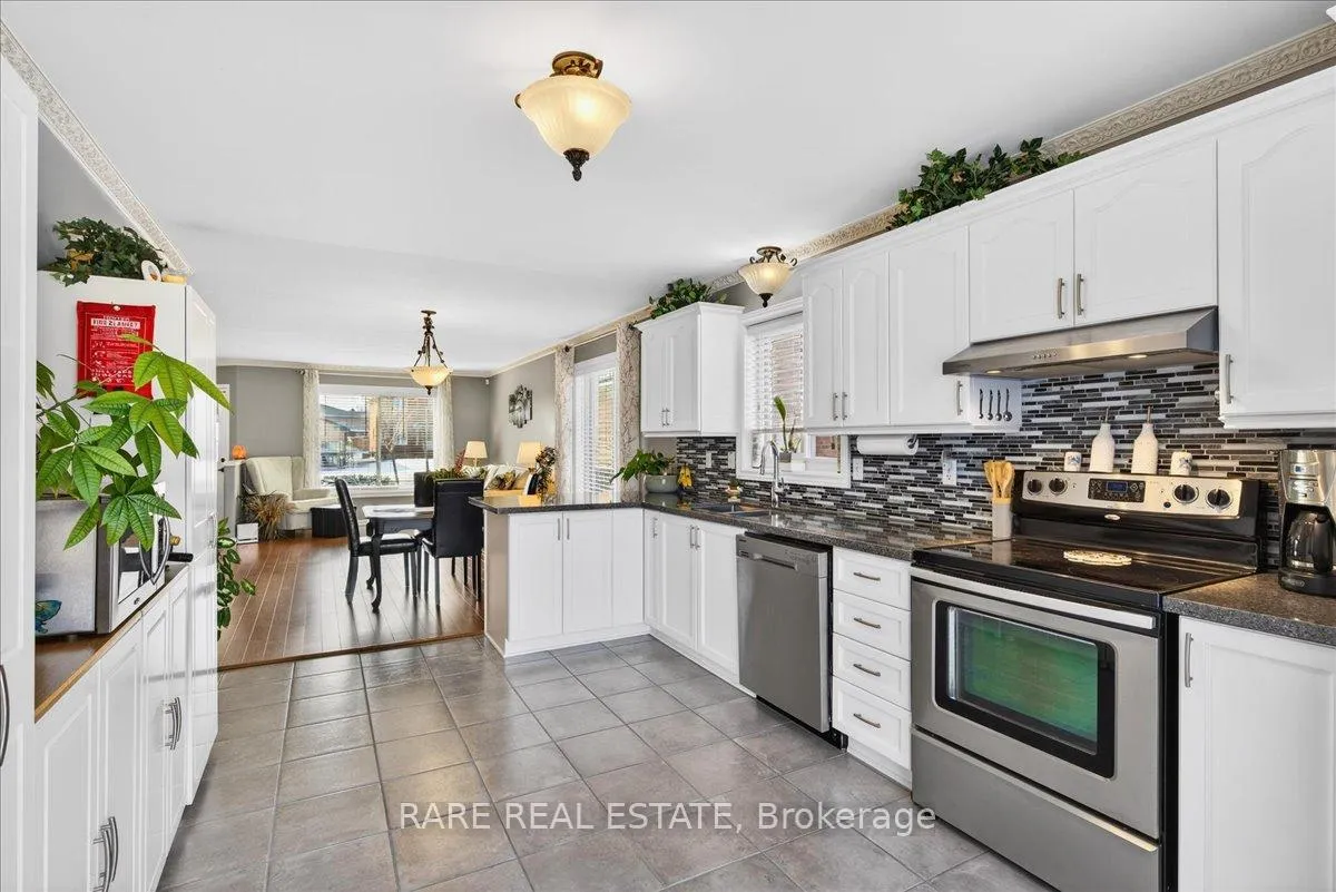 Photo 13 of 220 Livingstone Street E, Barrie, Little Lake — HOMEH