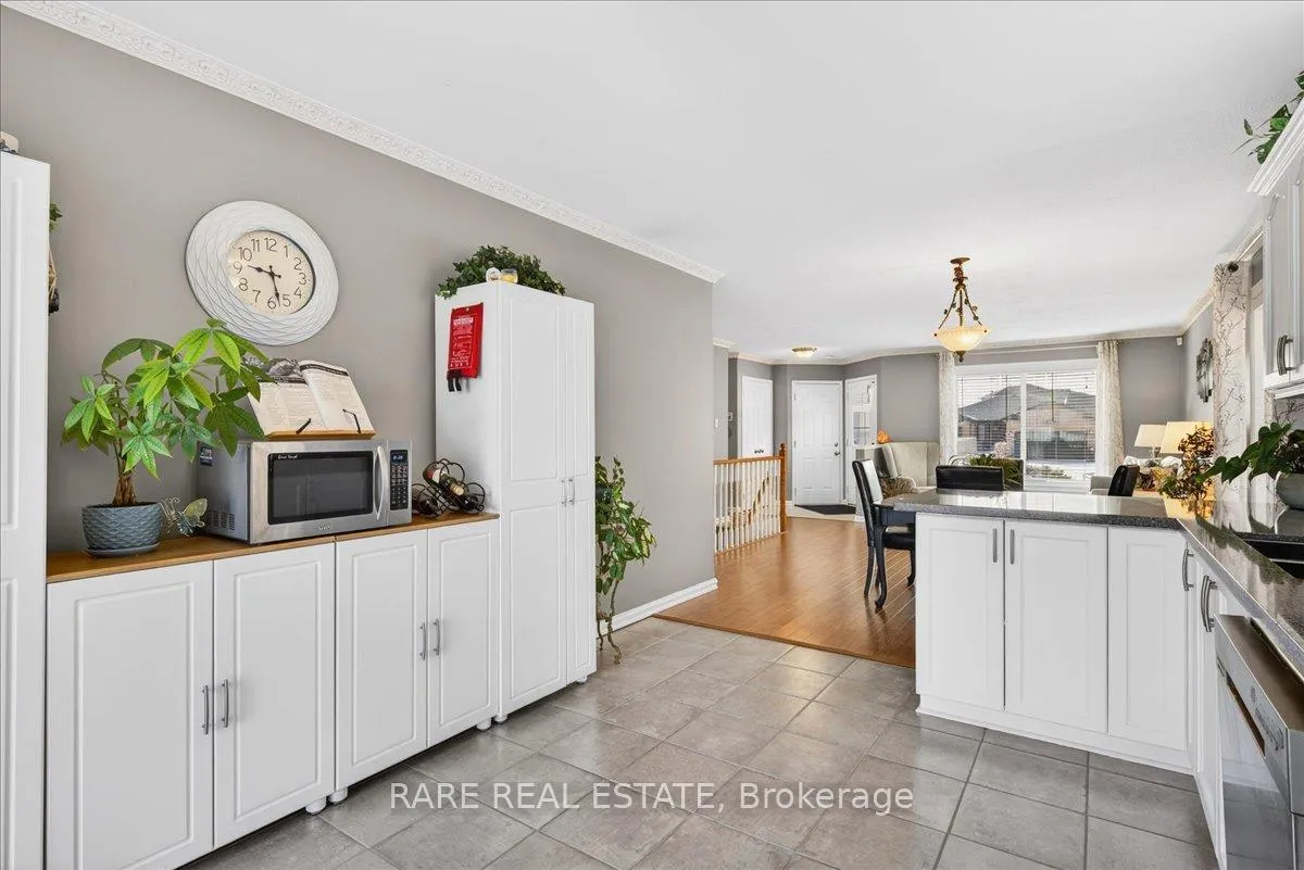 Photo 14 of 220 Livingstone Street E, Barrie, Little Lake — HOMEH