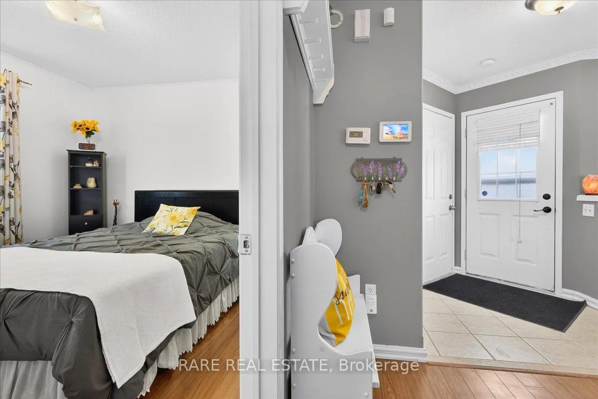 Photo 16 of 220 Livingstone Street E, Barrie, Little Lake — HOMEH