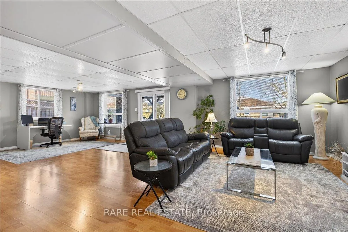 Photo 34 of 220 Livingstone Street E, Barrie, Little Lake — HOMEH