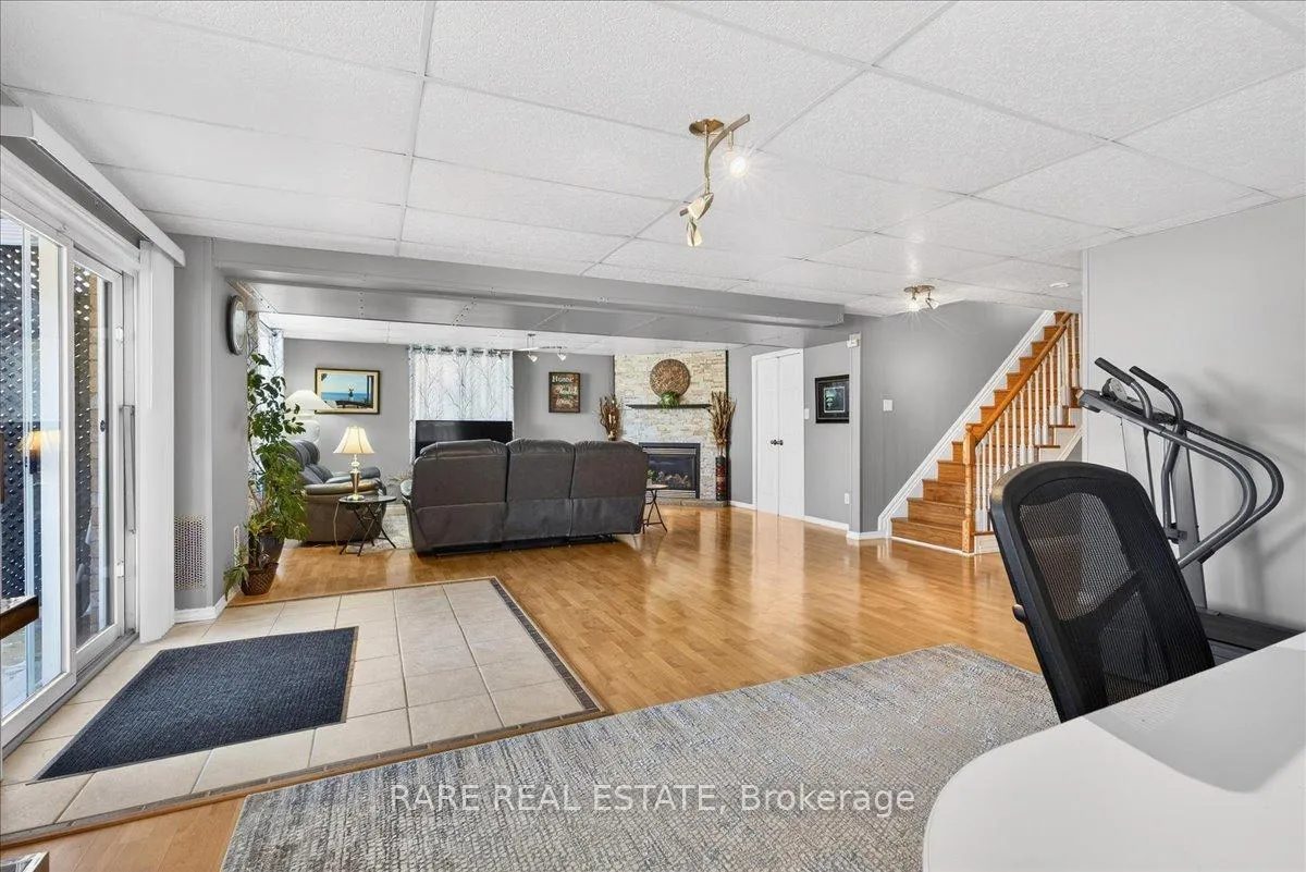 Photo 37 of 220 Livingstone Street E, Barrie, Little Lake — HOMEH