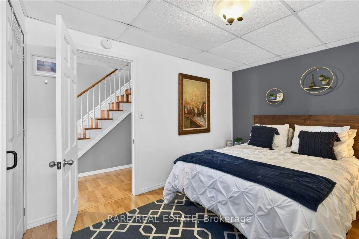 Photo 42 of 220 Livingstone Street E, Barrie, Little Lake — HOMEH