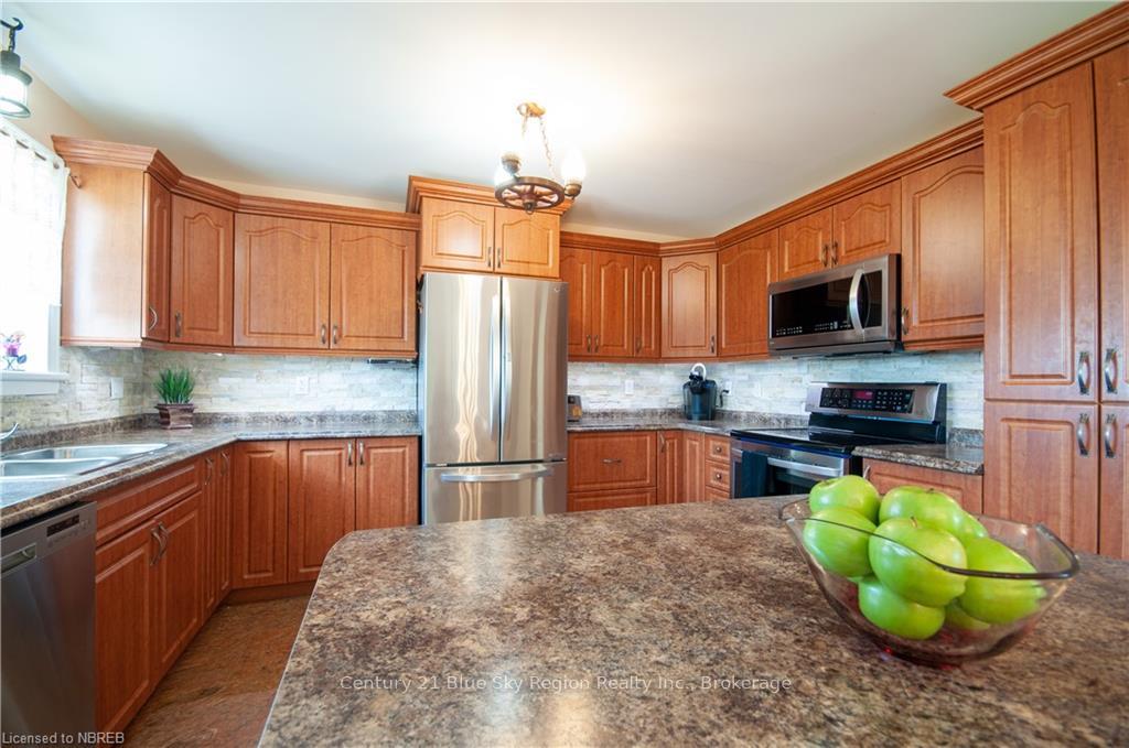 Photo 8 of 212 River Road, Chisholm — HOMEH