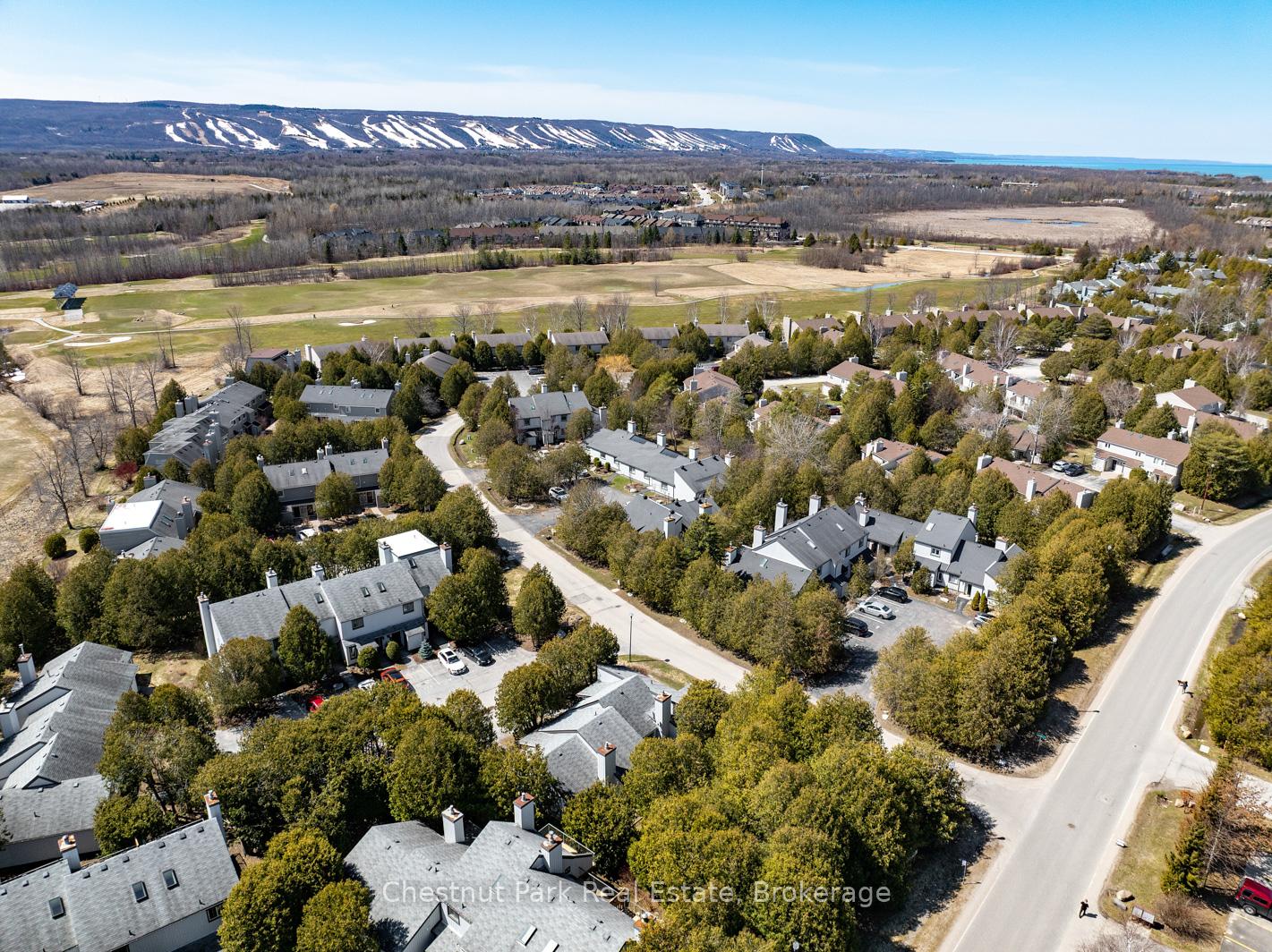 Photo 4 of 443 Oxbow Crescent, Collingwood — HOMEH