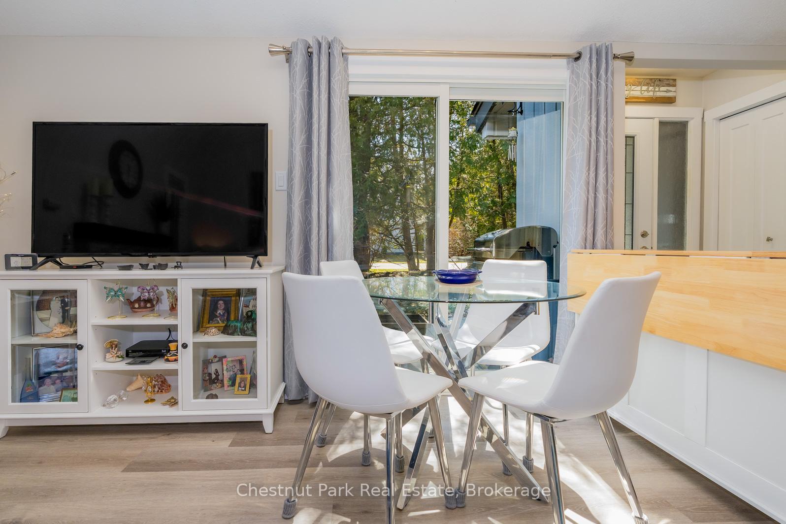 Photo 11 of 443 Oxbow Crescent, Collingwood — HOMEH