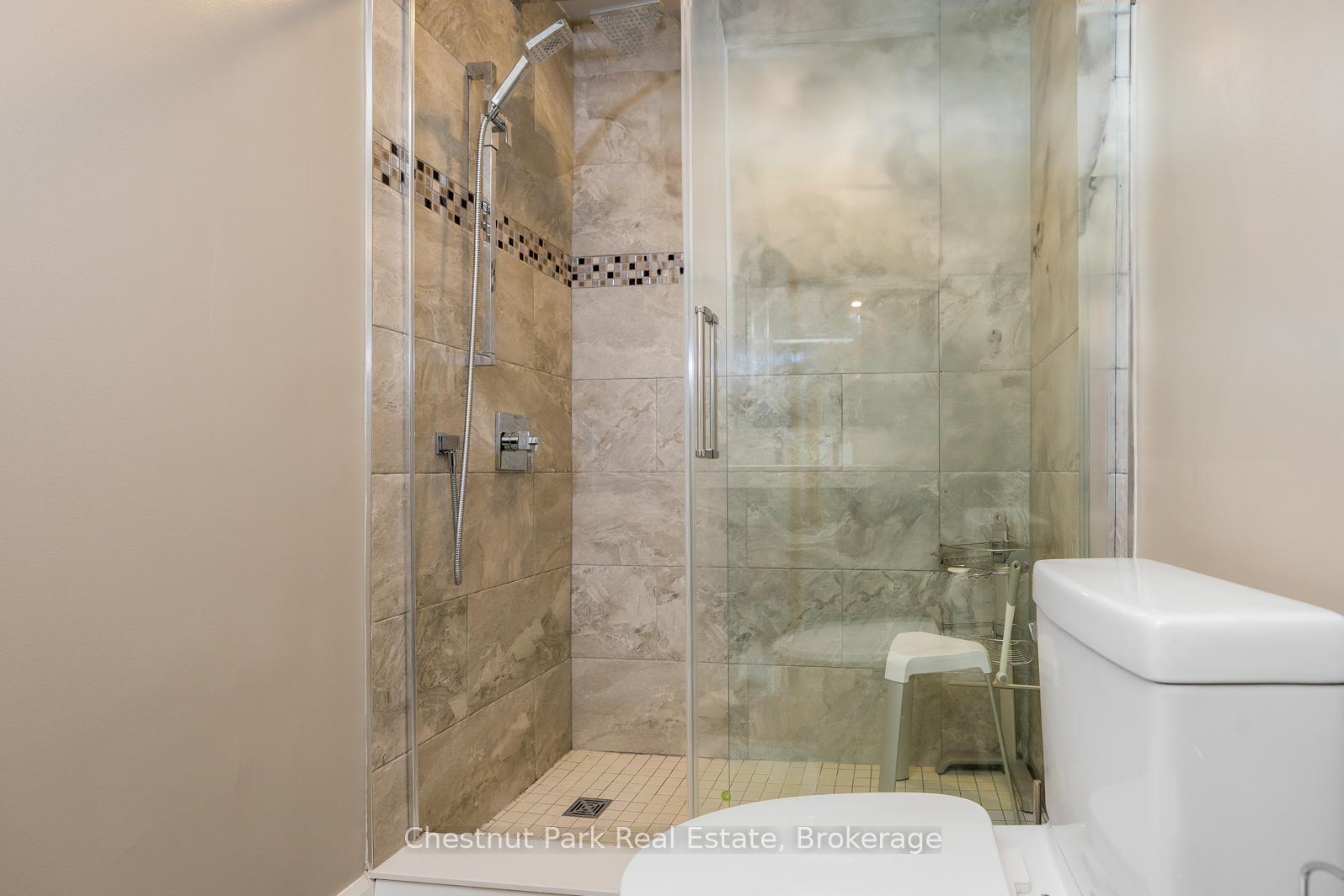 Photo 25 of 443 Oxbow Crescent, Collingwood — HOMEH