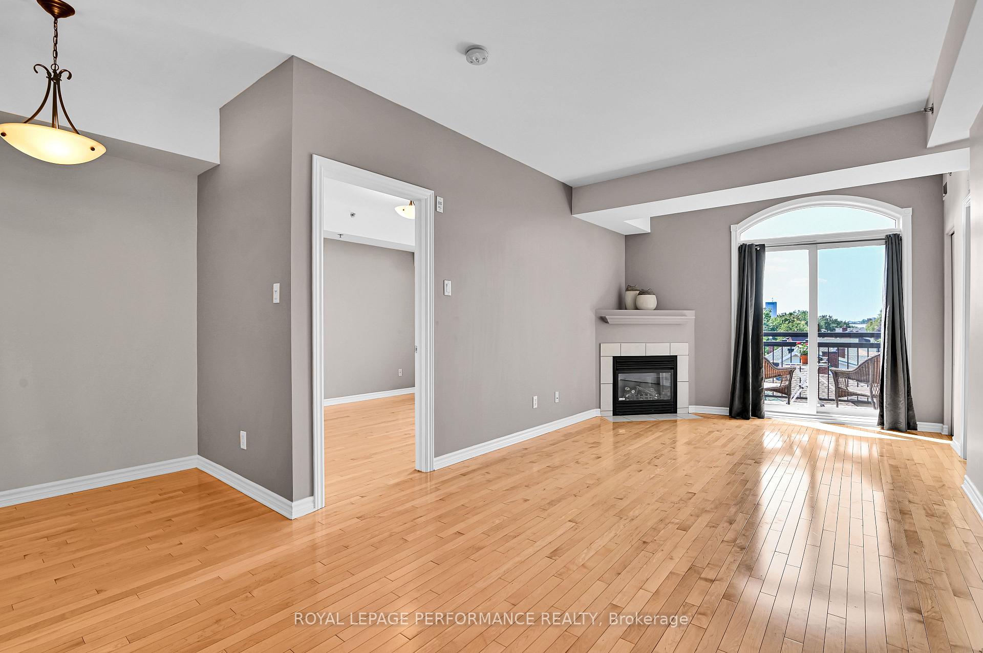 Photo 4 of Unit 407, 6 Grove Avenue, Ottawa, Old Ottawa South — HOMEH