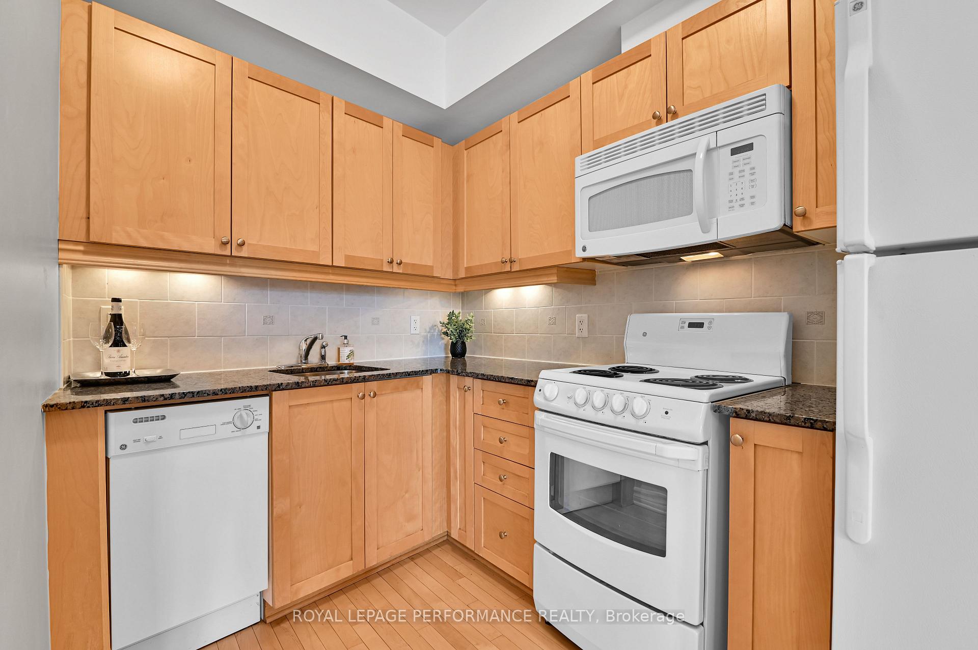 Photo 8 of Unit 407, 6 Grove Avenue, Ottawa, Old Ottawa South — HOMEH