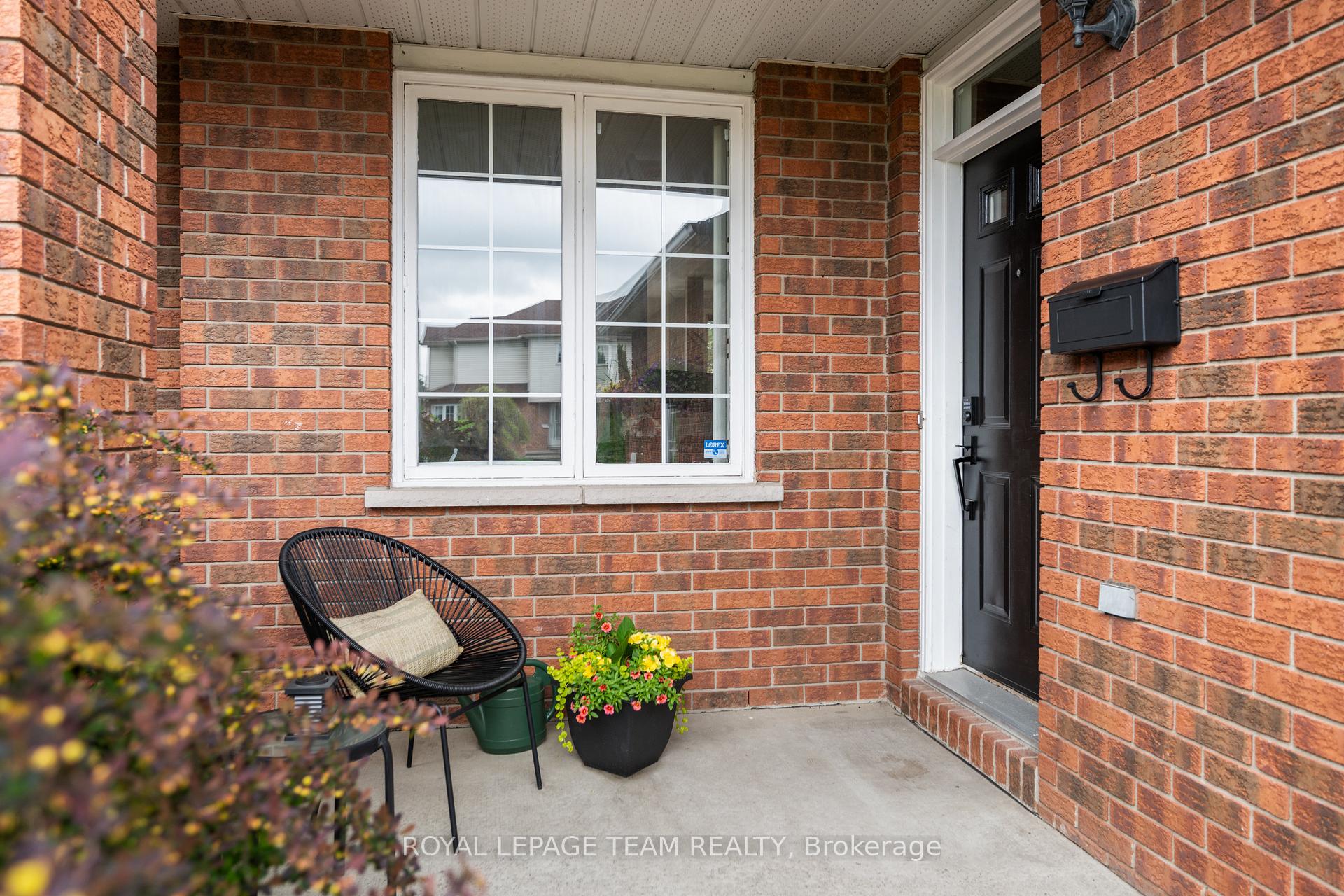 Photo 4 of 1526 Tonilee Drive, Ottawa, Carson Grove — HOMEH