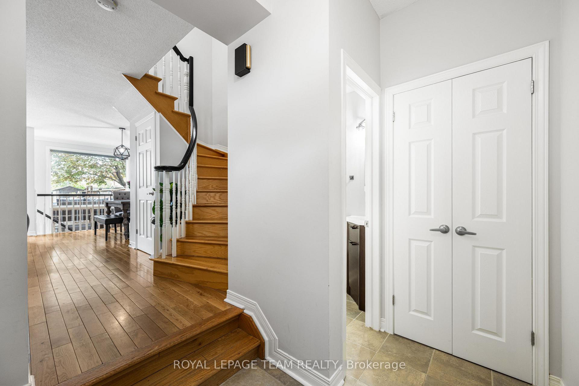 Photo 3 of 1526 Tonilee Drive, Ottawa, Carson Grove — HOMEH