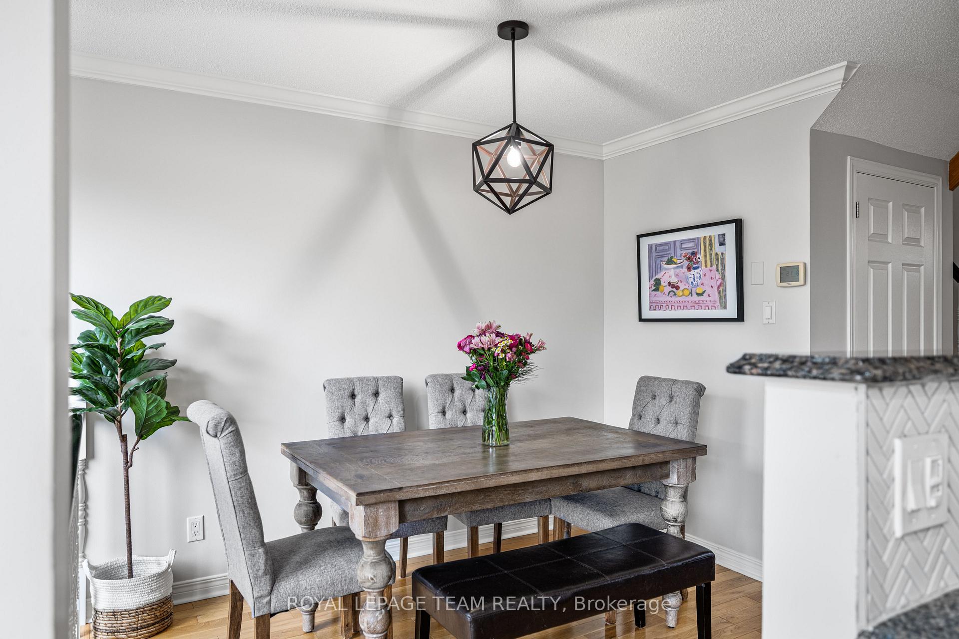 Photo 5 of 1526 Tonilee Drive, Ottawa, Carson Grove — HOMEH