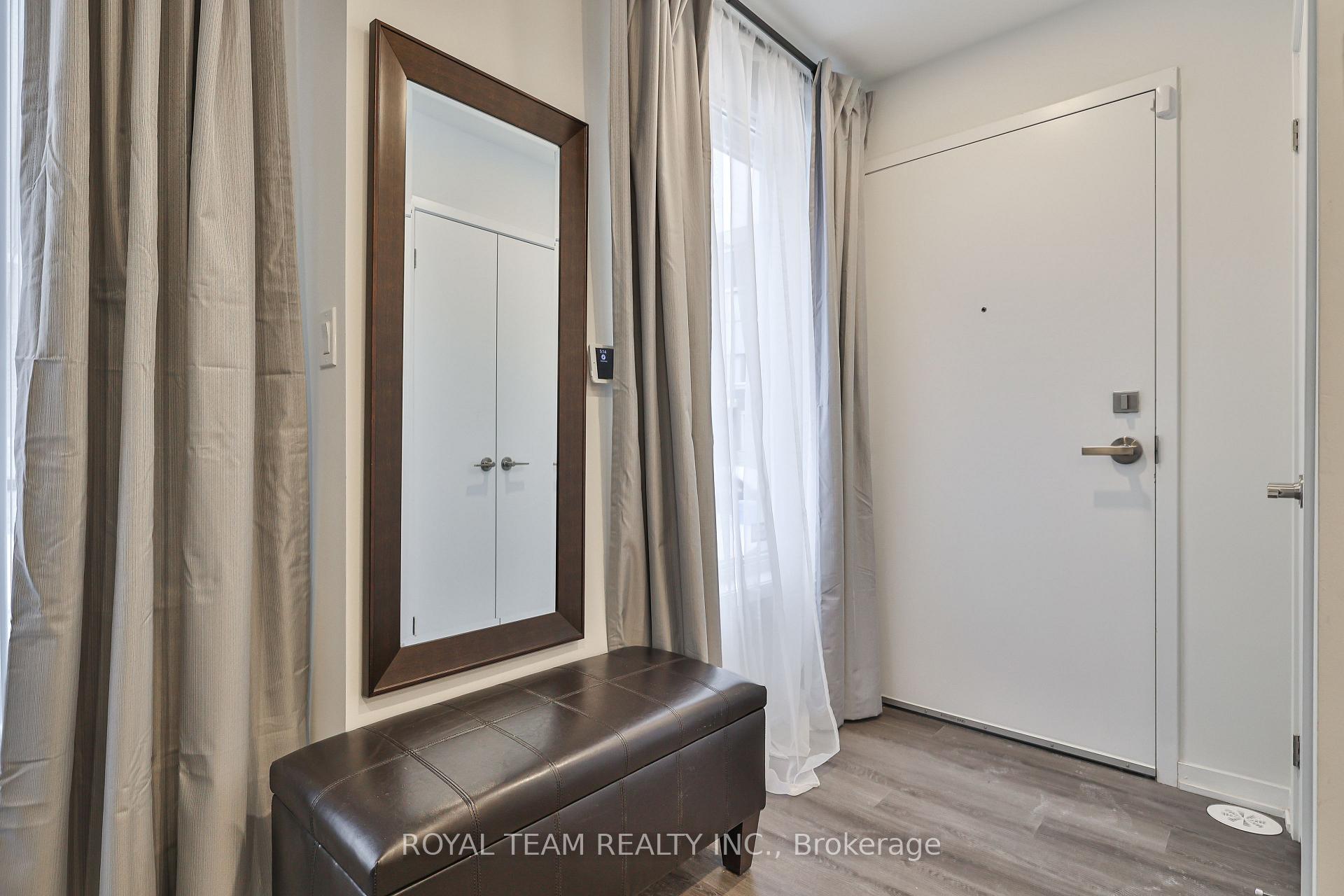 Photo 4 of Unit 224, 131 Honeycrisp Crescent, Vaughan, Vaughan Corporate Centre — HOMEH