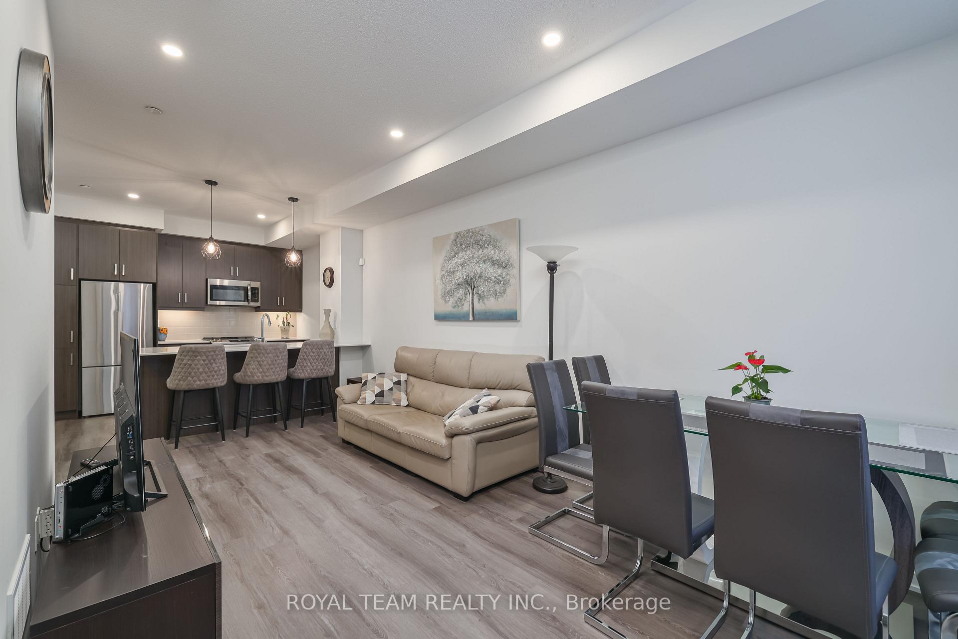 Photo 5 of Unit 224, 131 Honeycrisp Crescent, Vaughan, Vaughan Corporate Centre — HOMEH