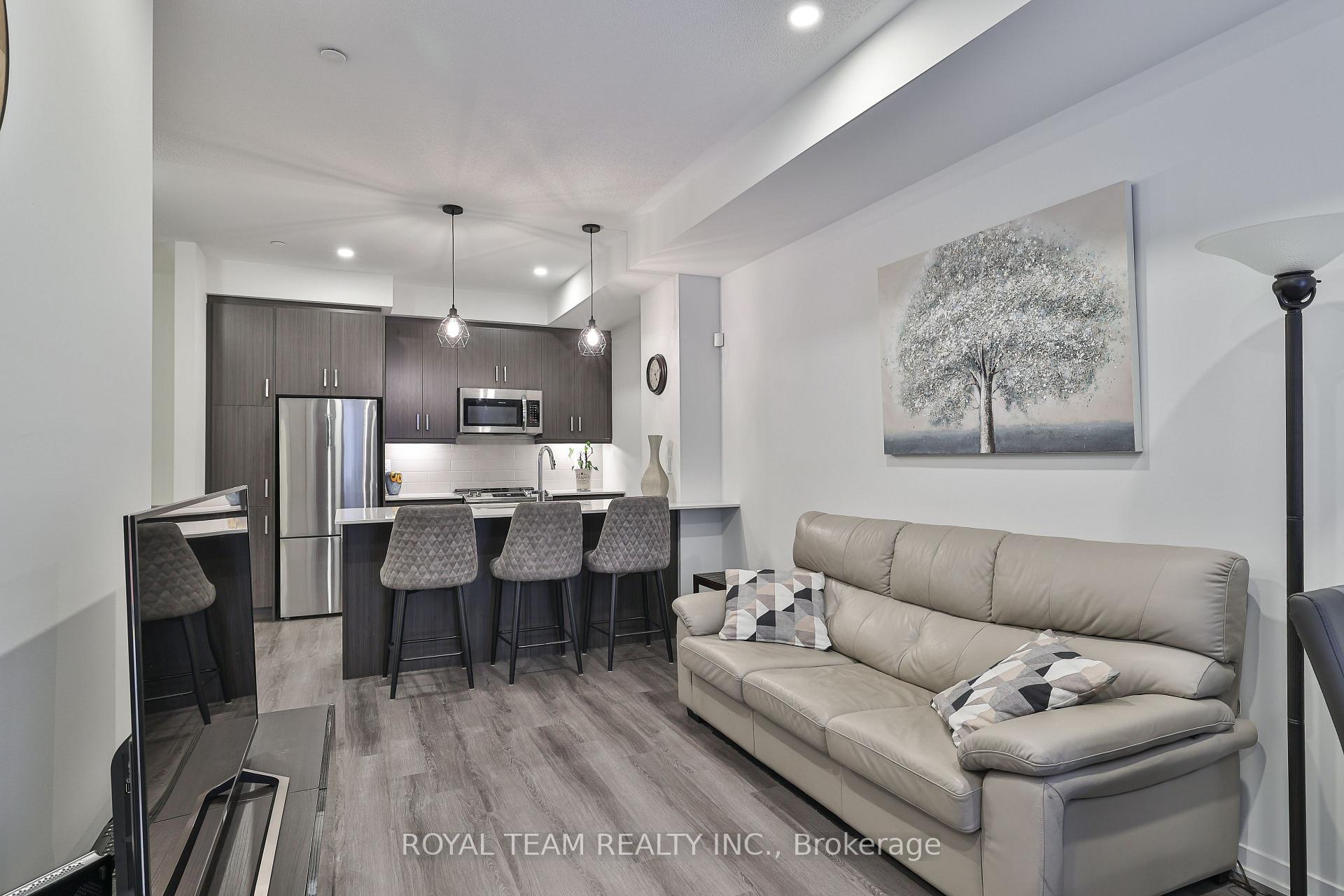 Photo 6 of Unit 224, 131 Honeycrisp Crescent, Vaughan, Vaughan Corporate Centre — HOMEH