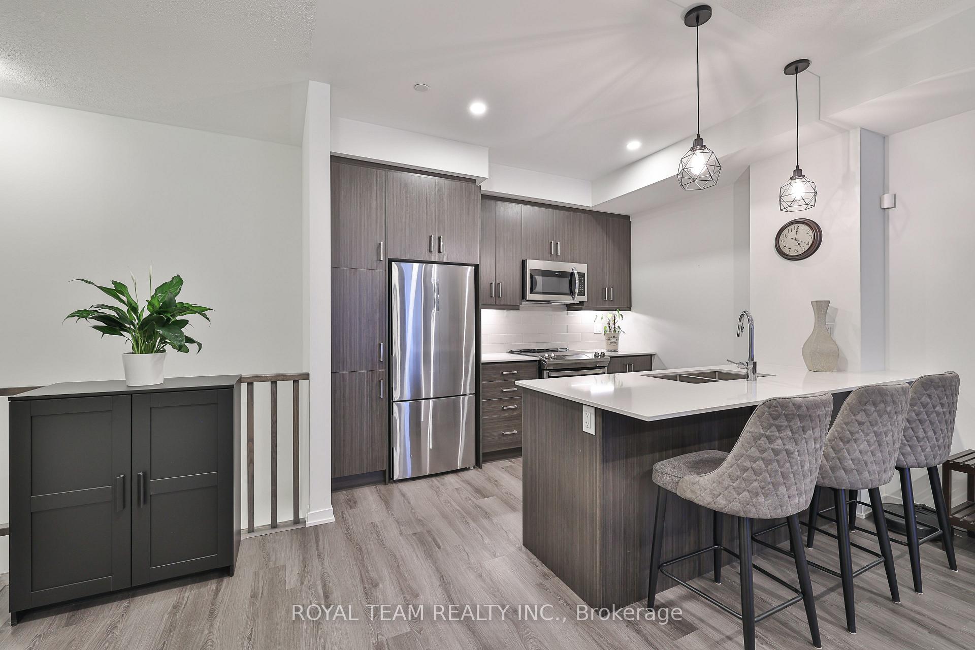 Photo 7 of Unit 224, 131 Honeycrisp Crescent, Vaughan, Vaughan Corporate Centre — HOMEH