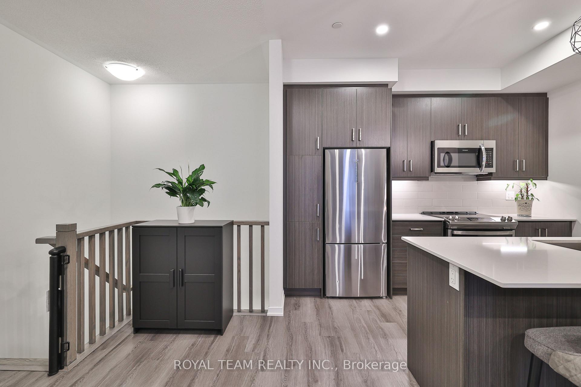 Photo 8 of Unit 224, 131 Honeycrisp Crescent, Vaughan, Vaughan Corporate Centre — HOMEH