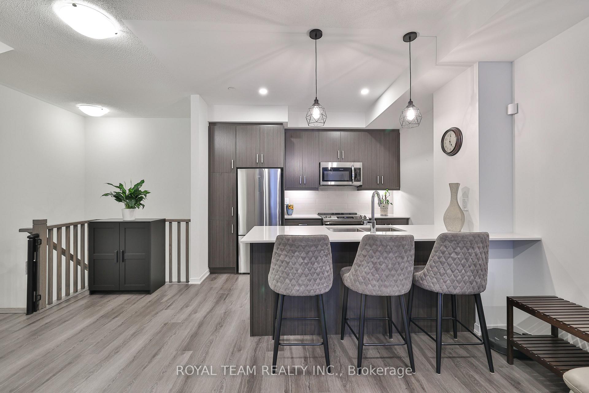 Photo 9 of Unit 224, 131 Honeycrisp Crescent, Vaughan, Vaughan Corporate Centre — HOMEH