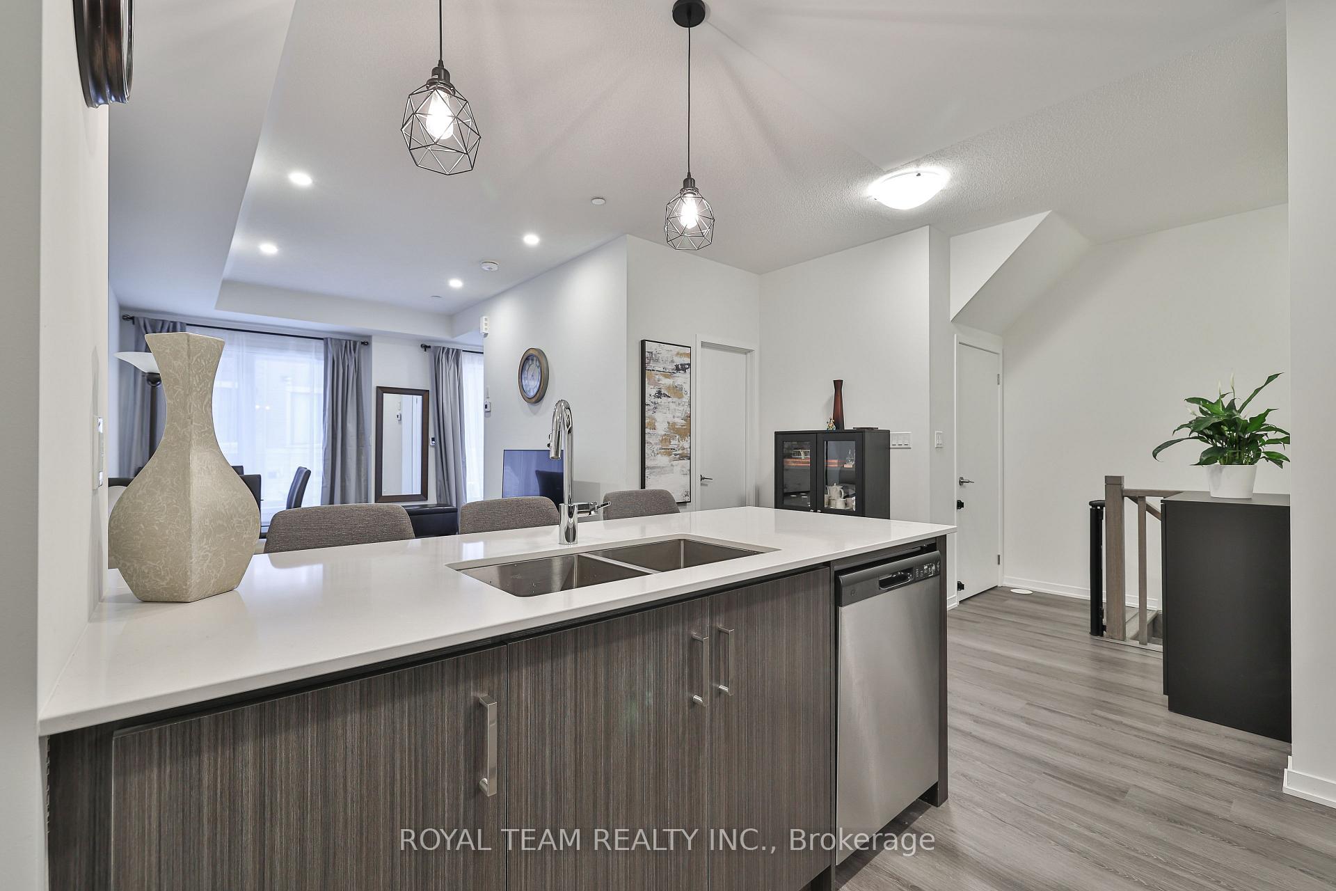 Photo 13 of Unit 224, 131 Honeycrisp Crescent, Vaughan, Vaughan Corporate Centre — HOMEH