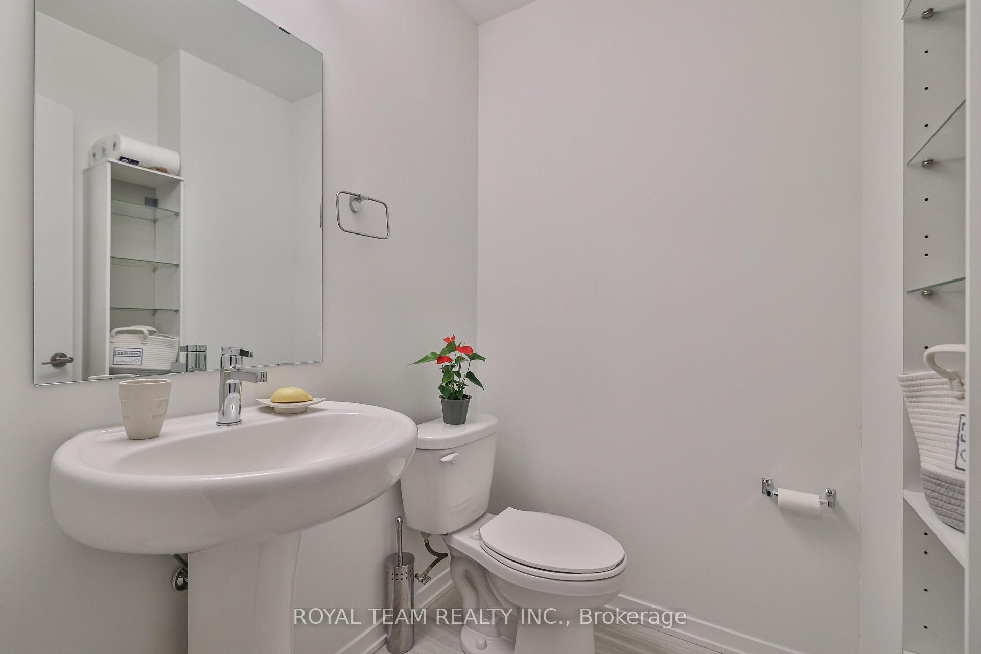 Photo 14 of Unit 224, 131 Honeycrisp Crescent, Vaughan, Vaughan Corporate Centre — HOMEH