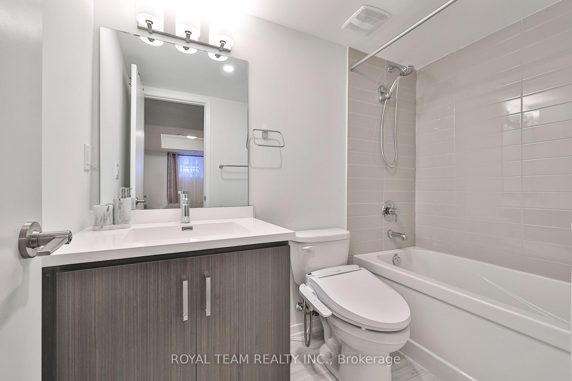 Photo 18 of Unit 224, 131 Honeycrisp Crescent, Vaughan, Vaughan Corporate Centre — HOMEH