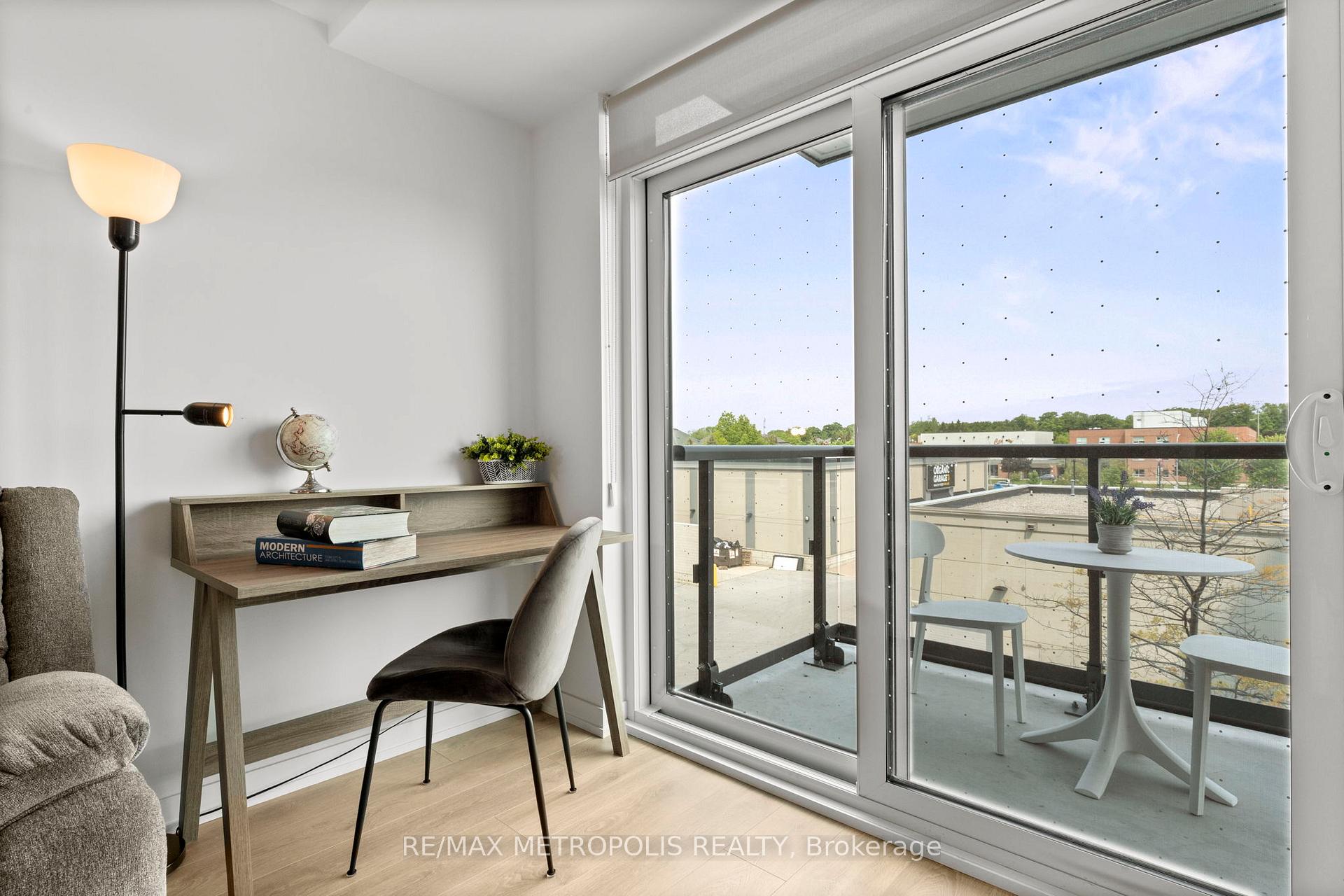 Photo 5 of Unit 303, 8 Beverley Glen Boulevard, Vaughan, Beverley Glen — HOMEH