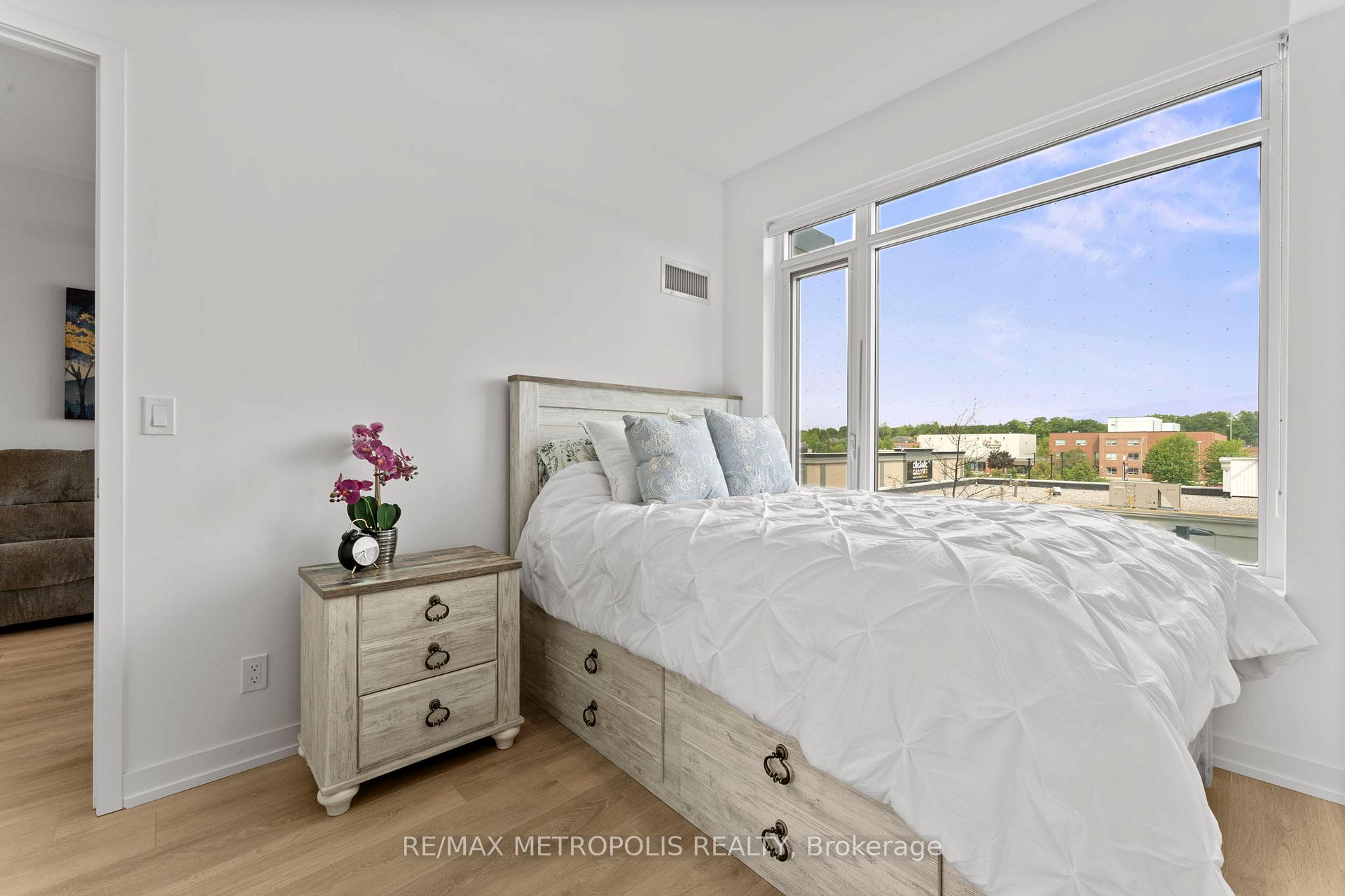 Photo 16 of Unit 303, 8 Beverley Glen Boulevard, Vaughan, Beverley Glen — HOMEH