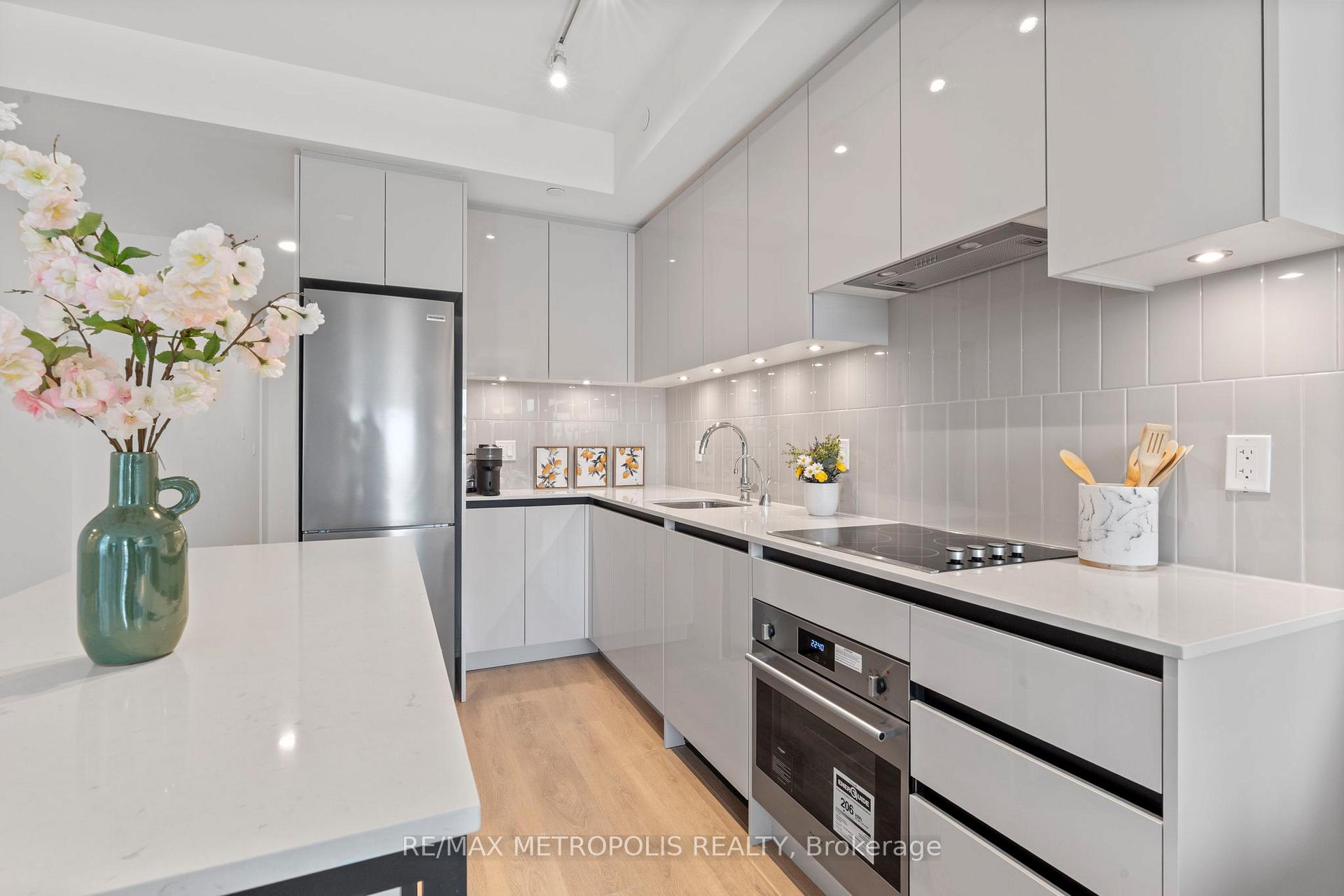 Photo 23 of Unit 303, 8 Beverley Glen Boulevard, Vaughan, Beverley Glen — HOMEH