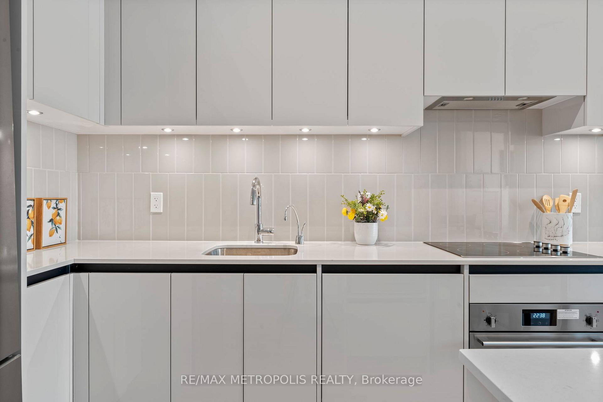 Photo 27 of Unit 303, 8 Beverley Glen Boulevard, Vaughan, Beverley Glen — HOMEH