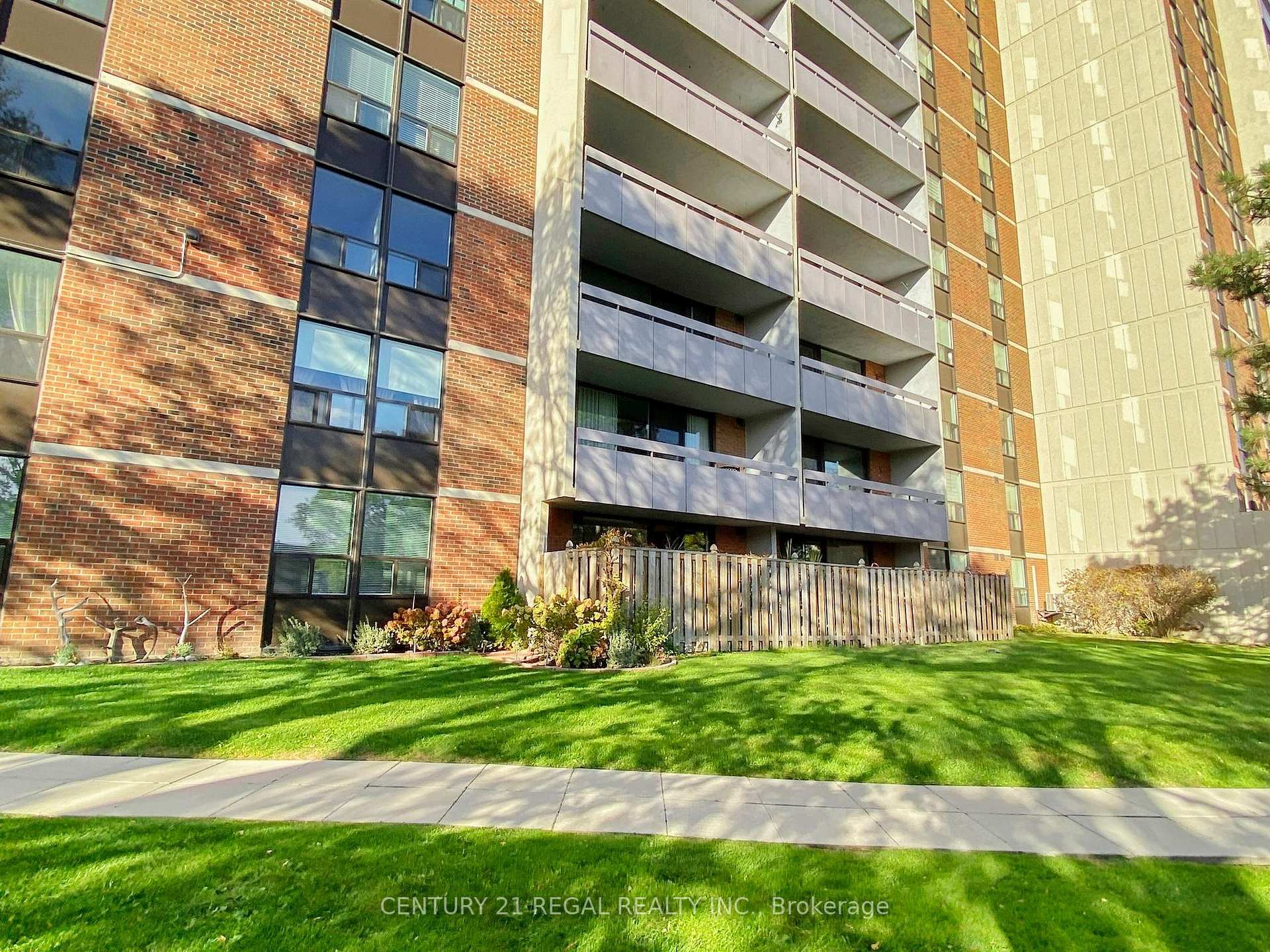 Photo 3 of Unit 108, 1210 Radom Street, Pickering, Bay Ridges — HOMEH