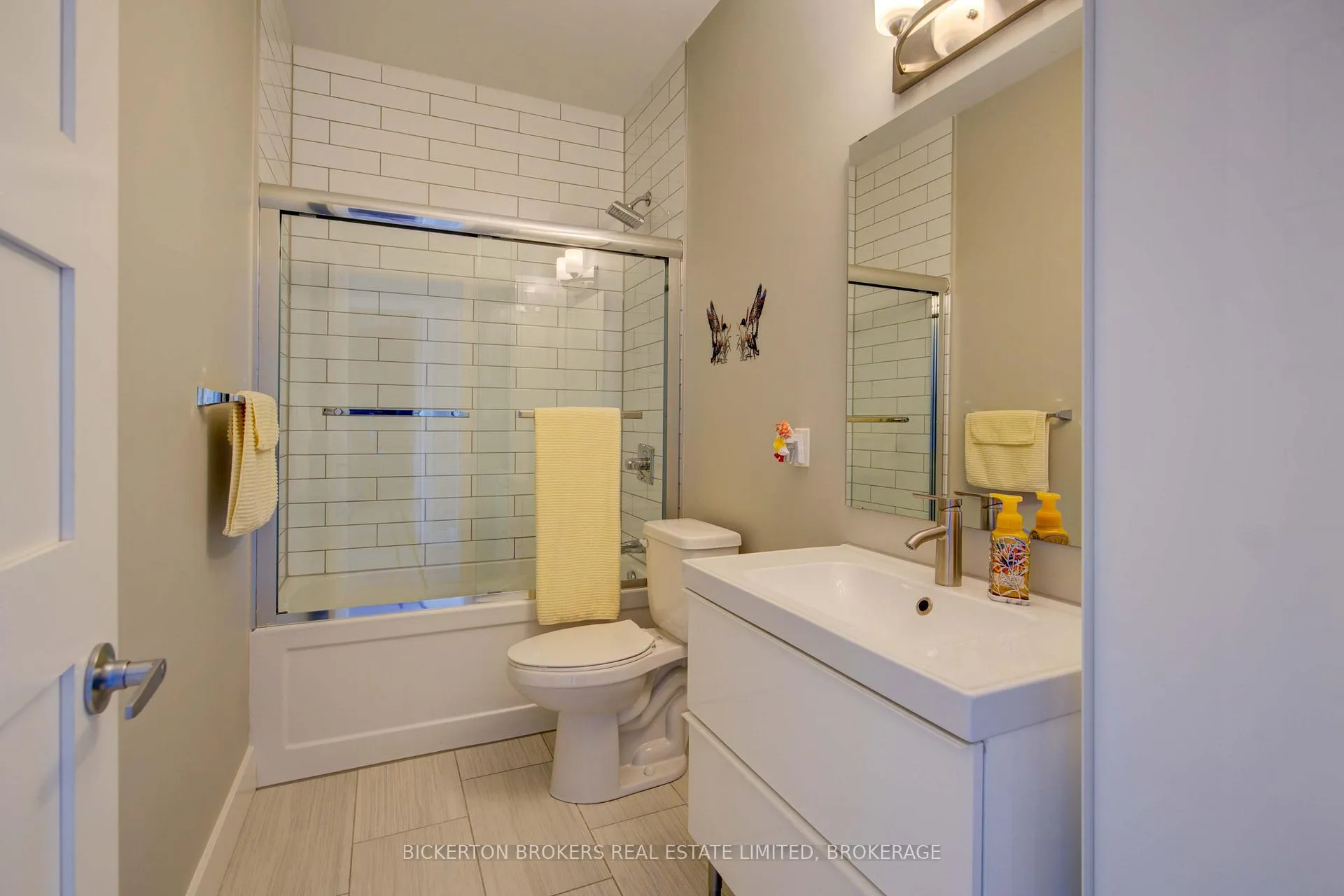 Photo 13 of Unit 403, 130 Water Street, Gananoque — HOMEH
