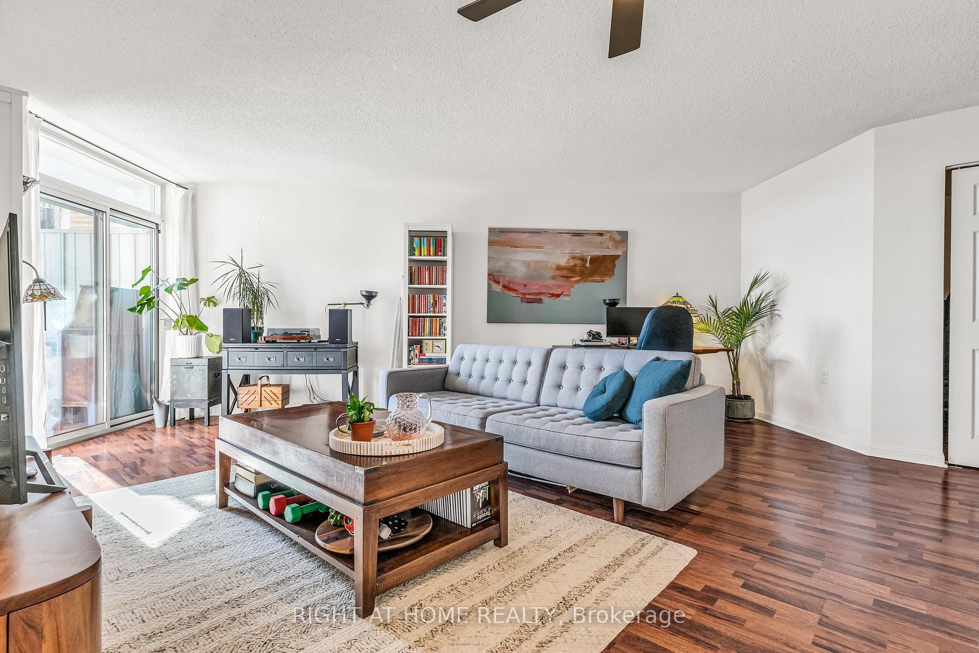 Front of Unit 405, 650 Lawrence Avenue W