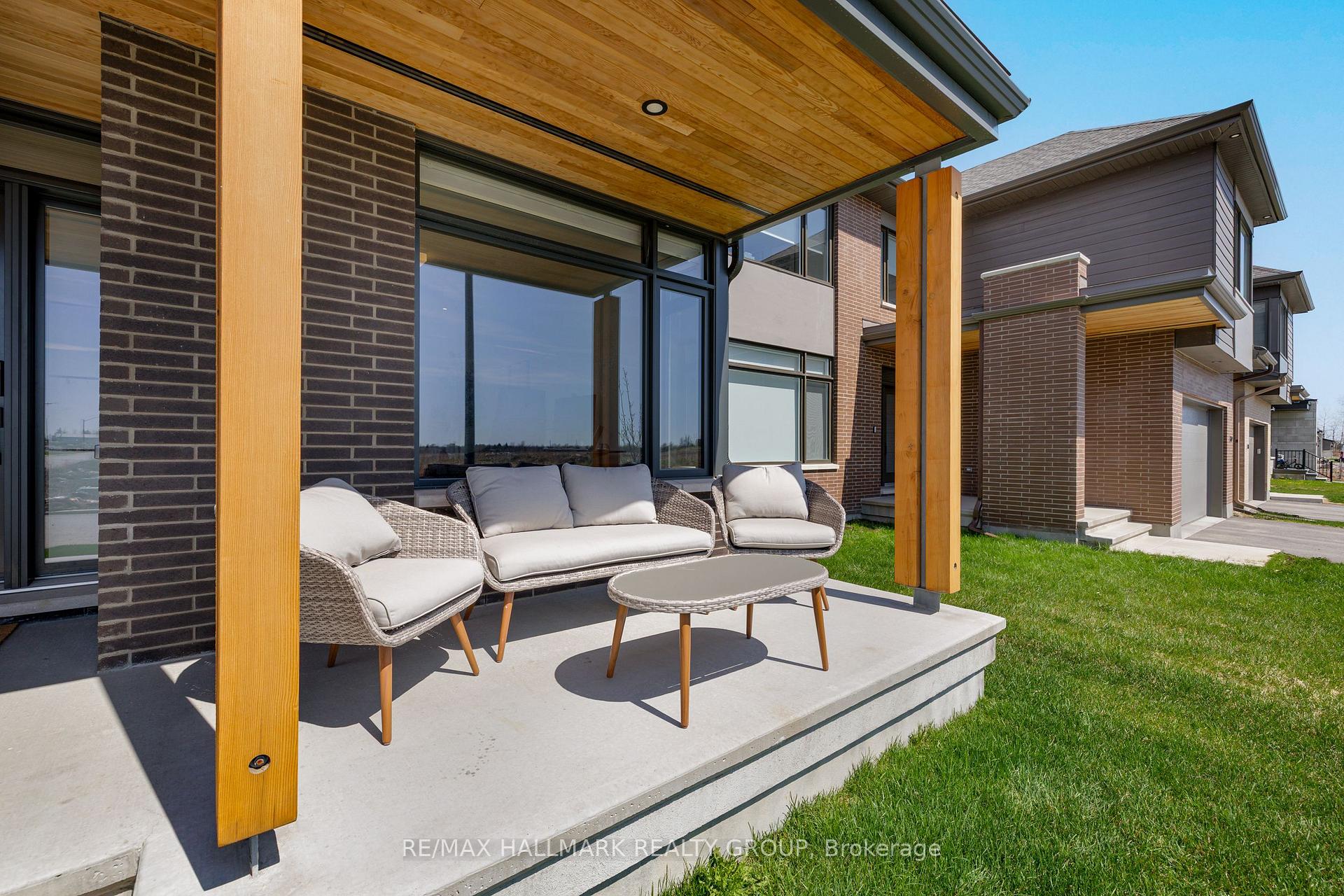 Photo 2 of 817 Chorus Drive, Ottawa, Riverside South/Gloucester Glen — HOMEH