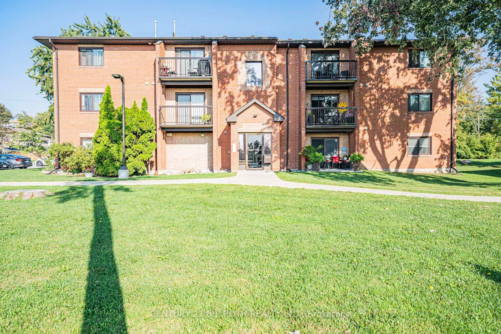 Photo 2 of Unit G10, 147 Edgehill Drive, Barrie, Letitia Heights — HOMEH