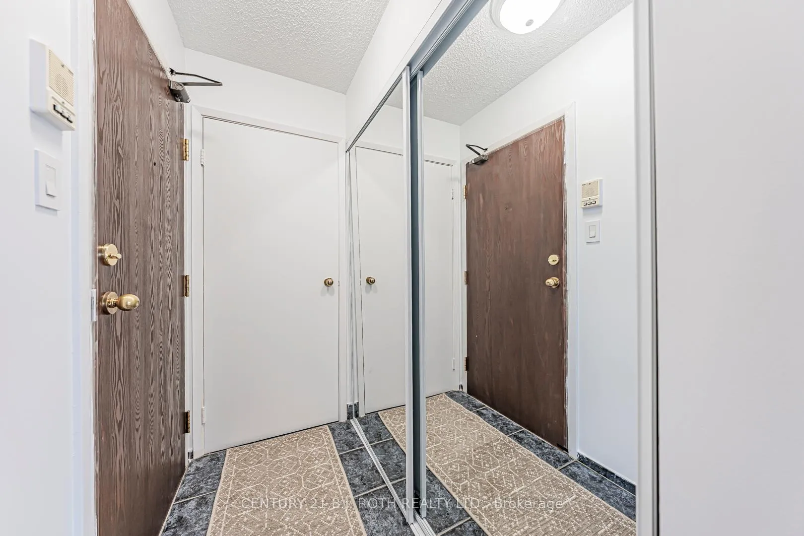 Photo 5 of Unit G10, 147 Edgehill Drive, Barrie, Letitia Heights — HOMEH