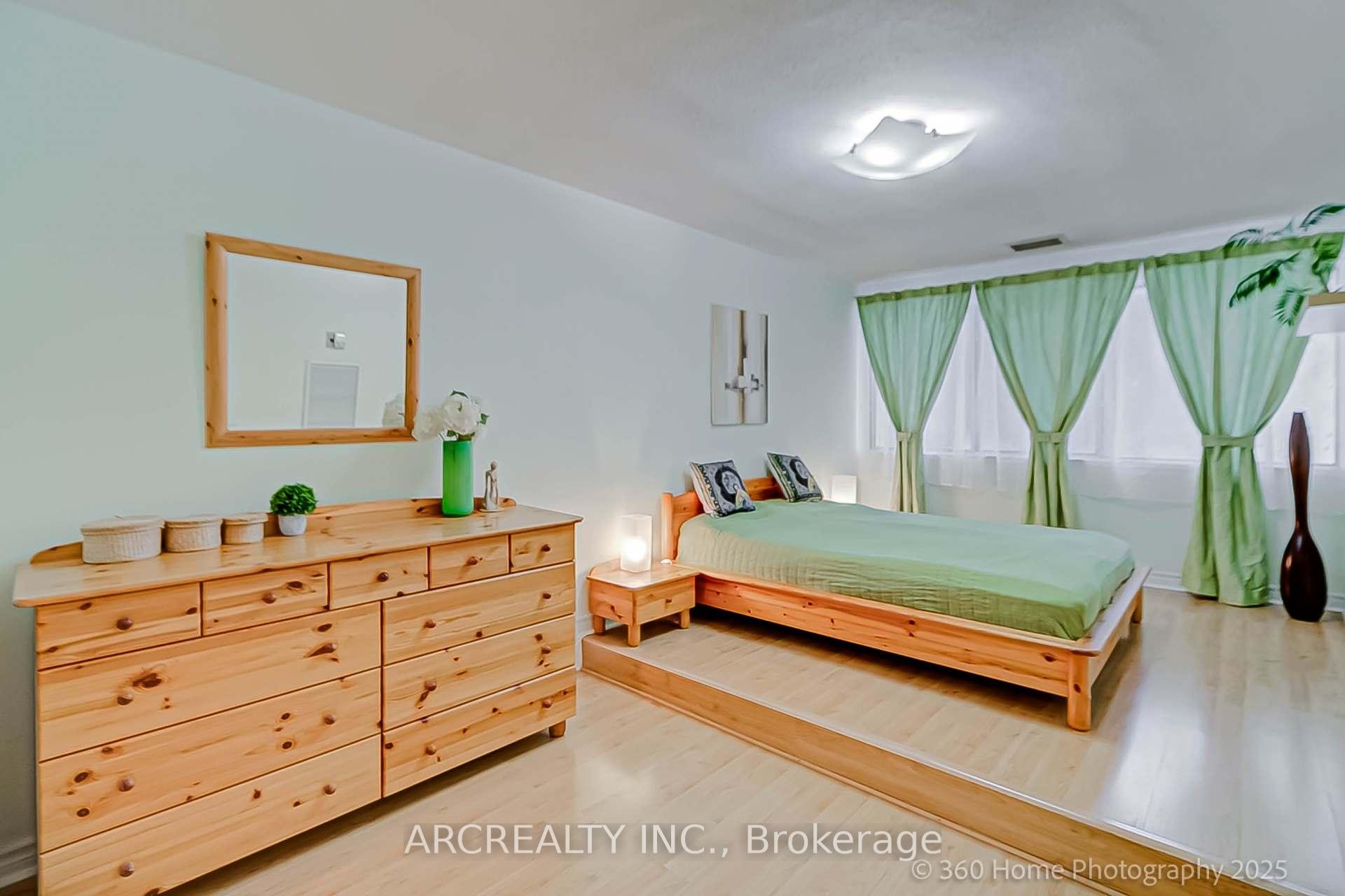 Photo 16 of Unit 165, 16 B Elgin Street, Markham, Thornhill — HOMEH