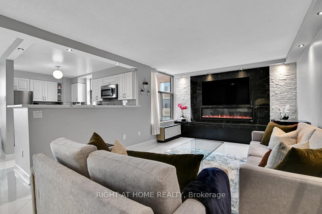 Photo 7 of Unit 1703, 2759 Carousel Crescent, Ottawa, Emerald Woods/Sawmill Creek — HOMEH