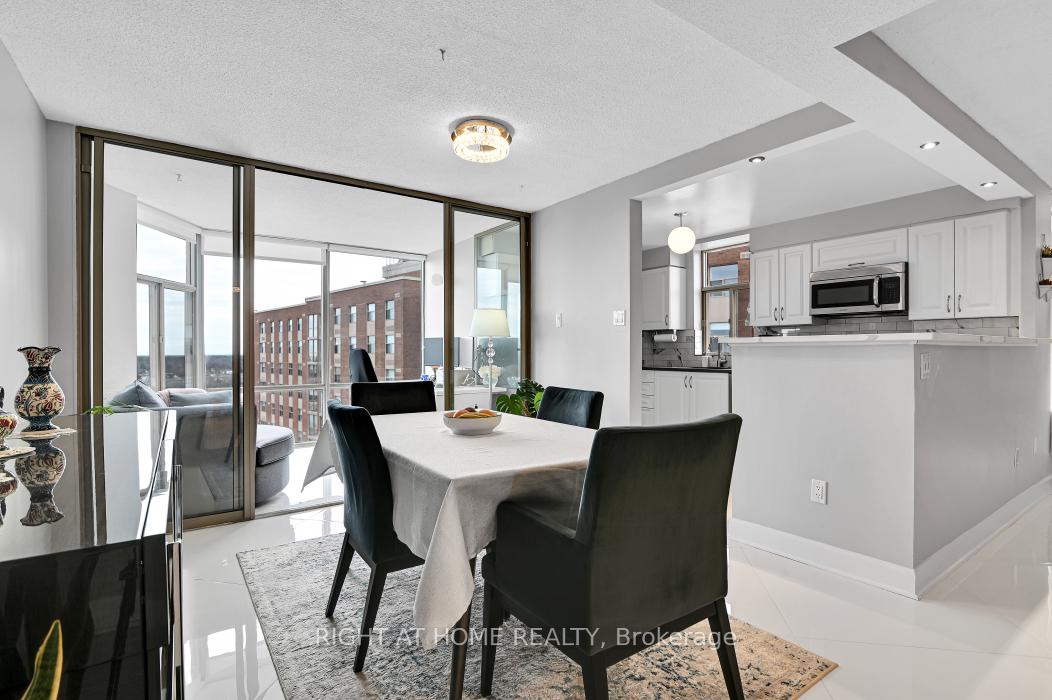 Photo 10 of Unit 1703, 2759 Carousel Crescent, Ottawa, Emerald Woods/Sawmill Creek — HOMEH
